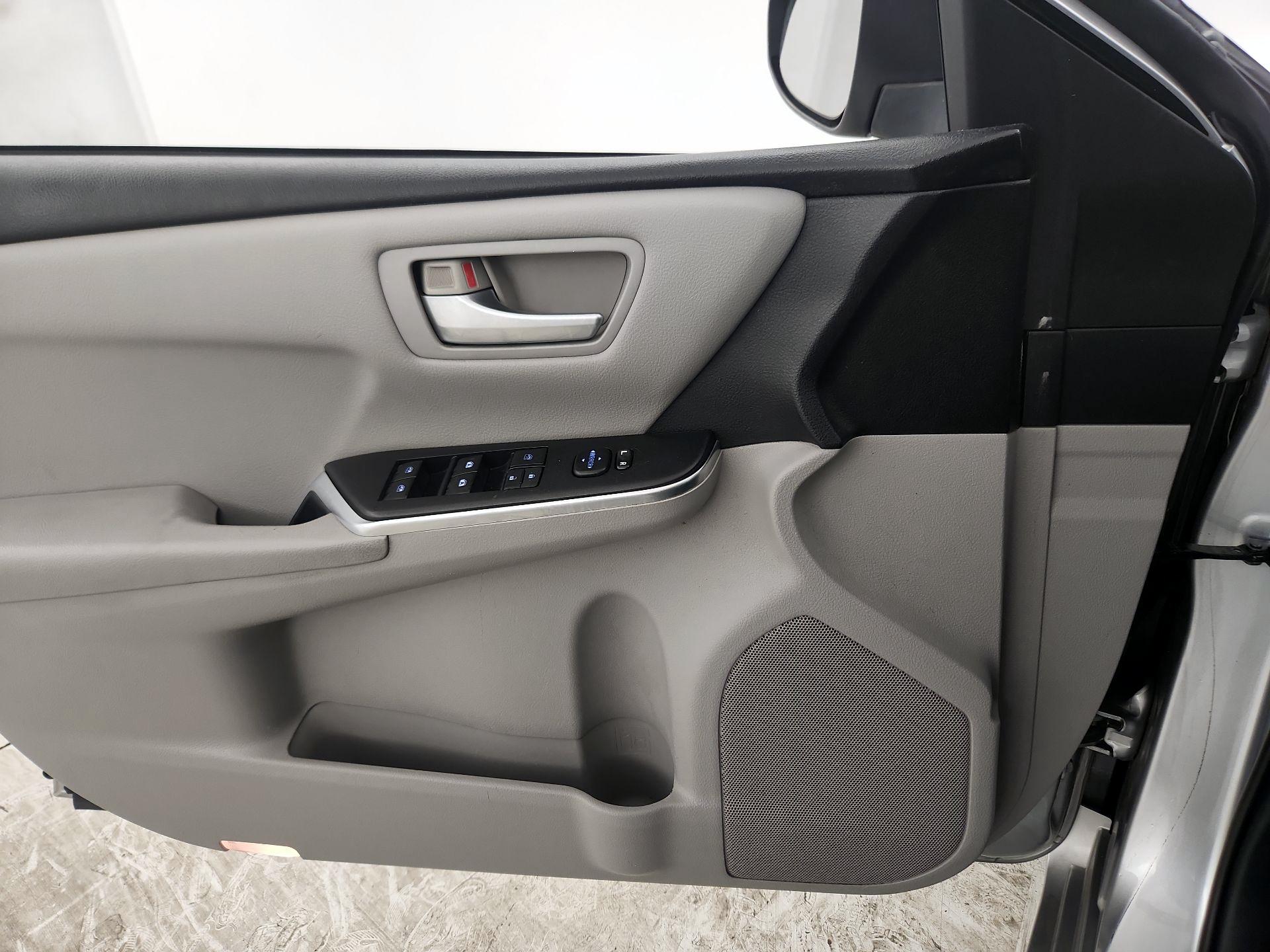 Thumbnail: 2015 Toyota Camry - 12