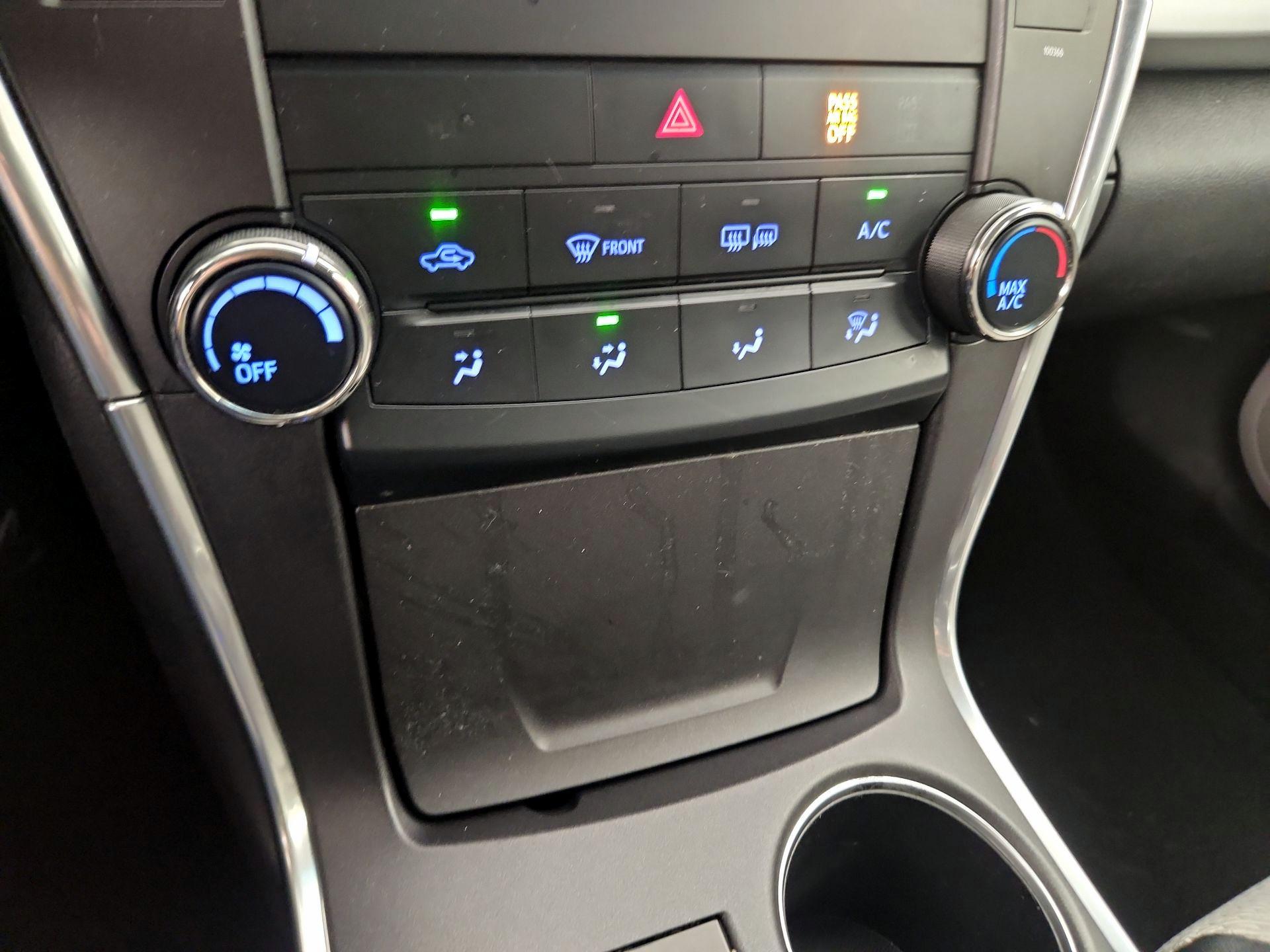 Thumbnail: 2015 Toyota Camry - 16