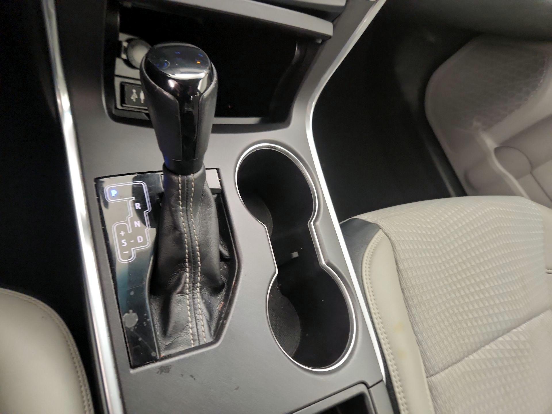 Thumbnail: 2015 Toyota Camry - 17