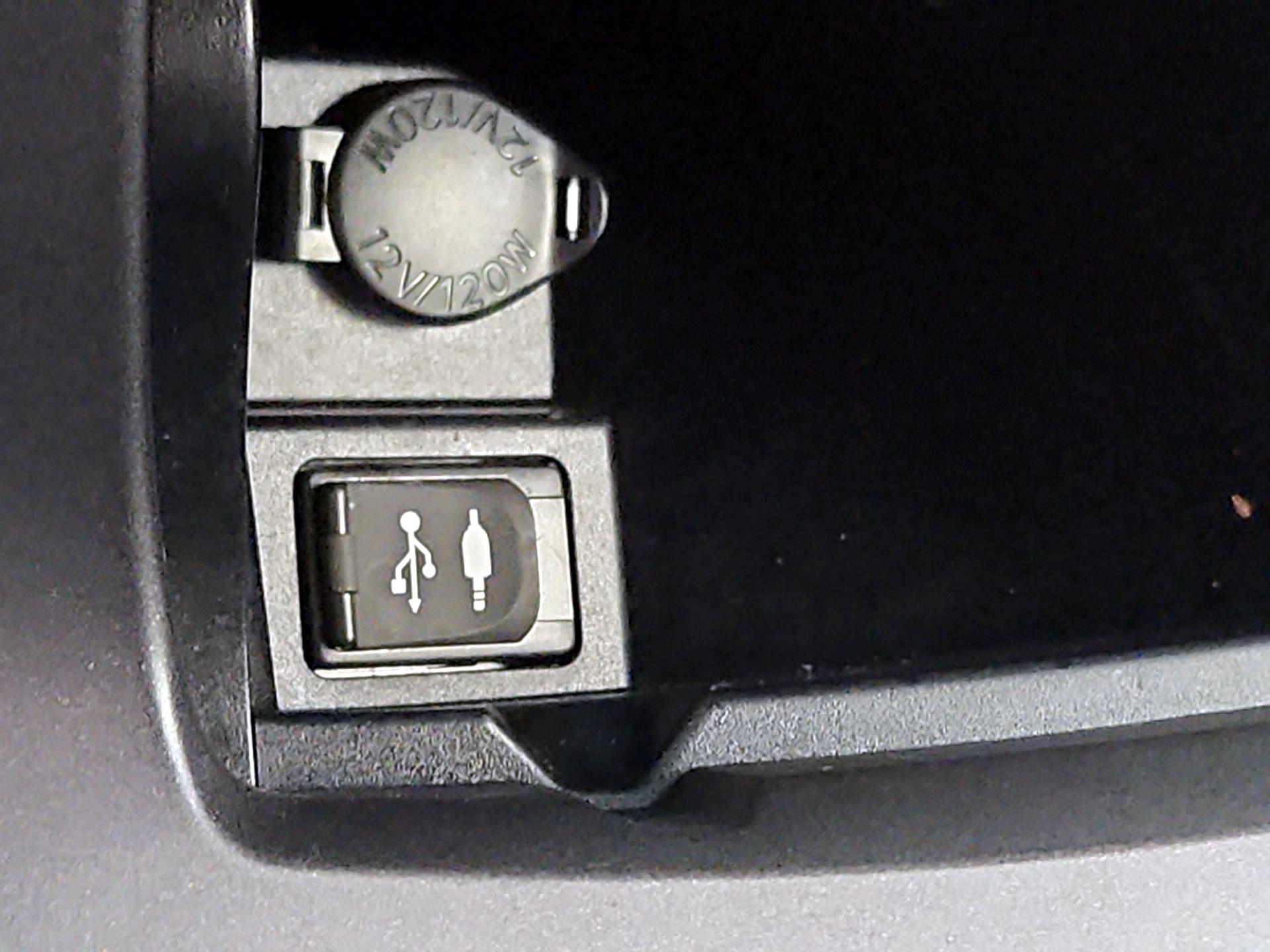 Thumbnail: 2015 Toyota Camry - 18