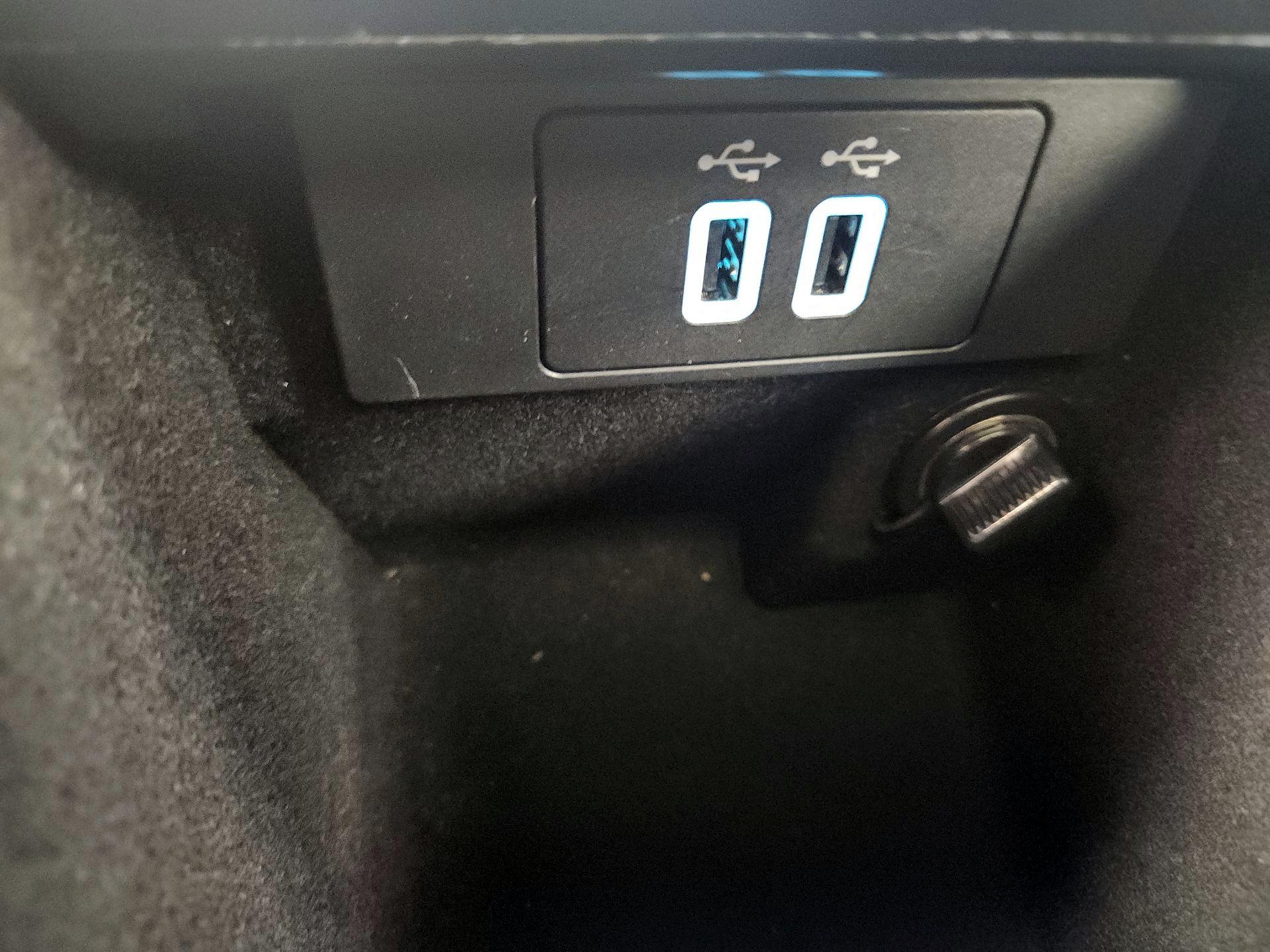 Thumbnail: 2018 Ford Taurus - 19