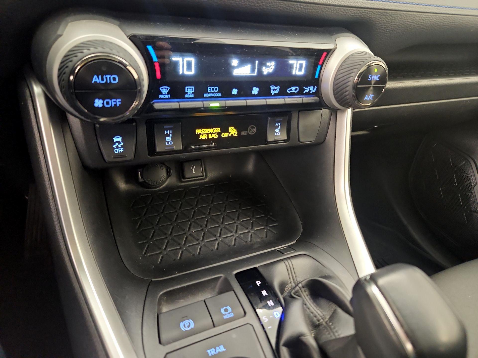 Thumbnail: 2022 Toyota RAV4 - 17