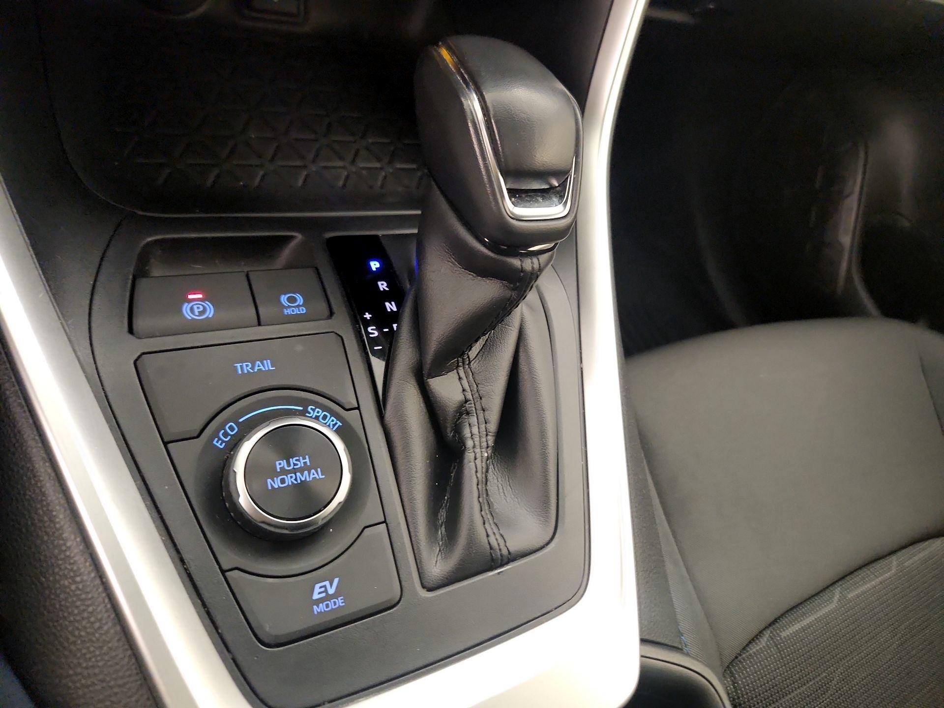 Thumbnail: 2022 Toyota RAV4 - 18