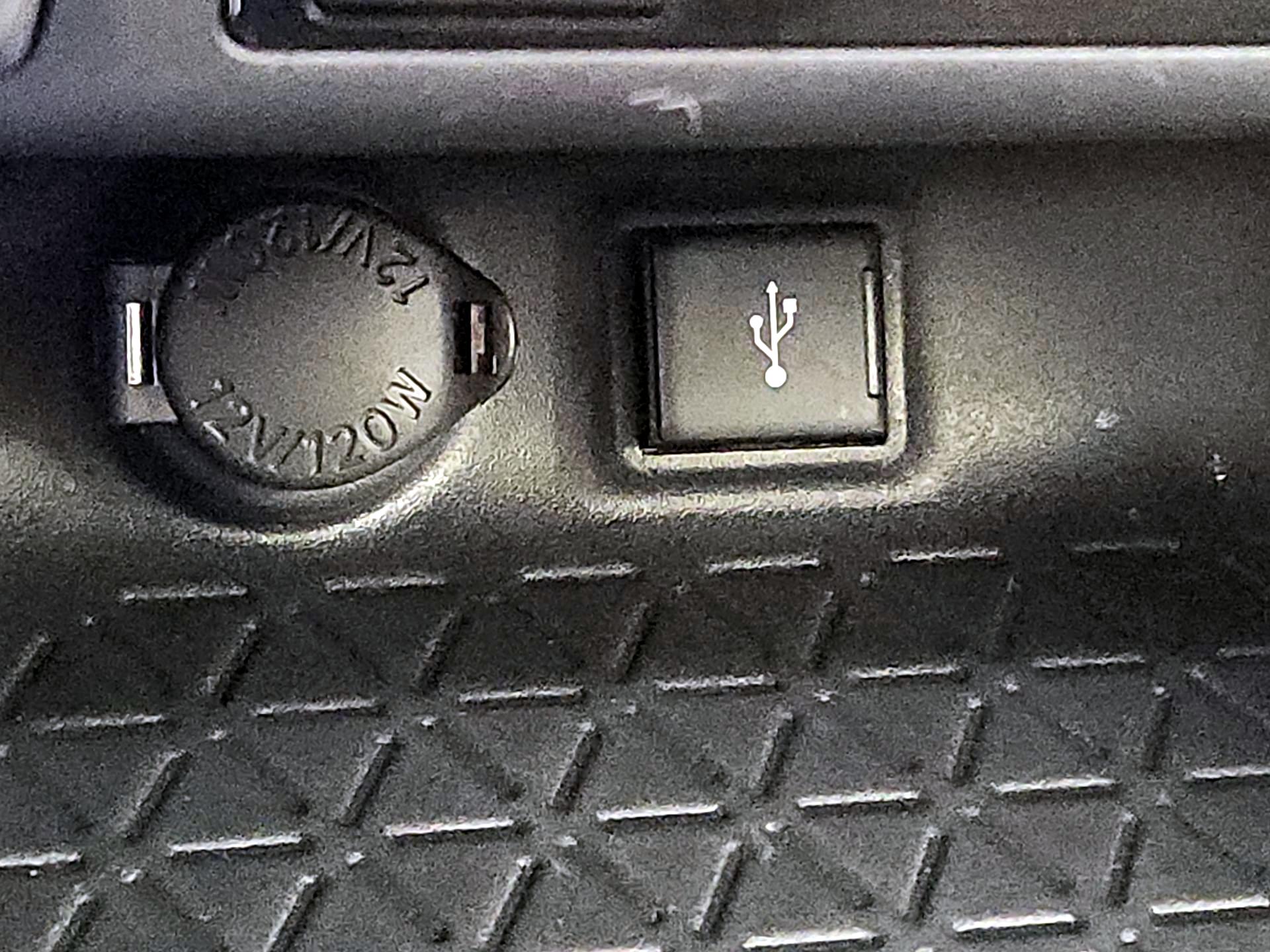 Thumbnail: 2022 Toyota RAV4 - 19