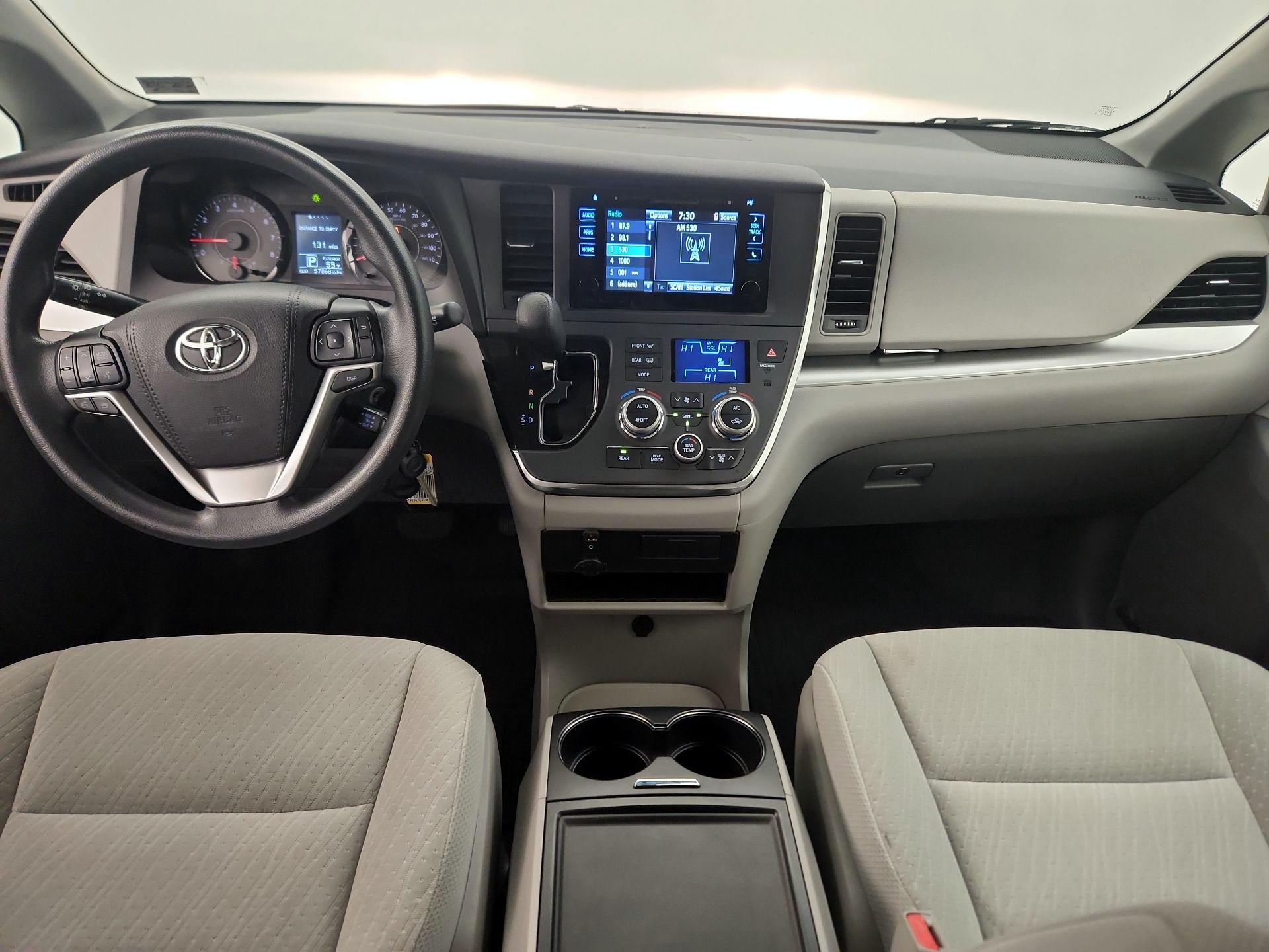 Thumbnail: 2017 Toyota Sienna - 9