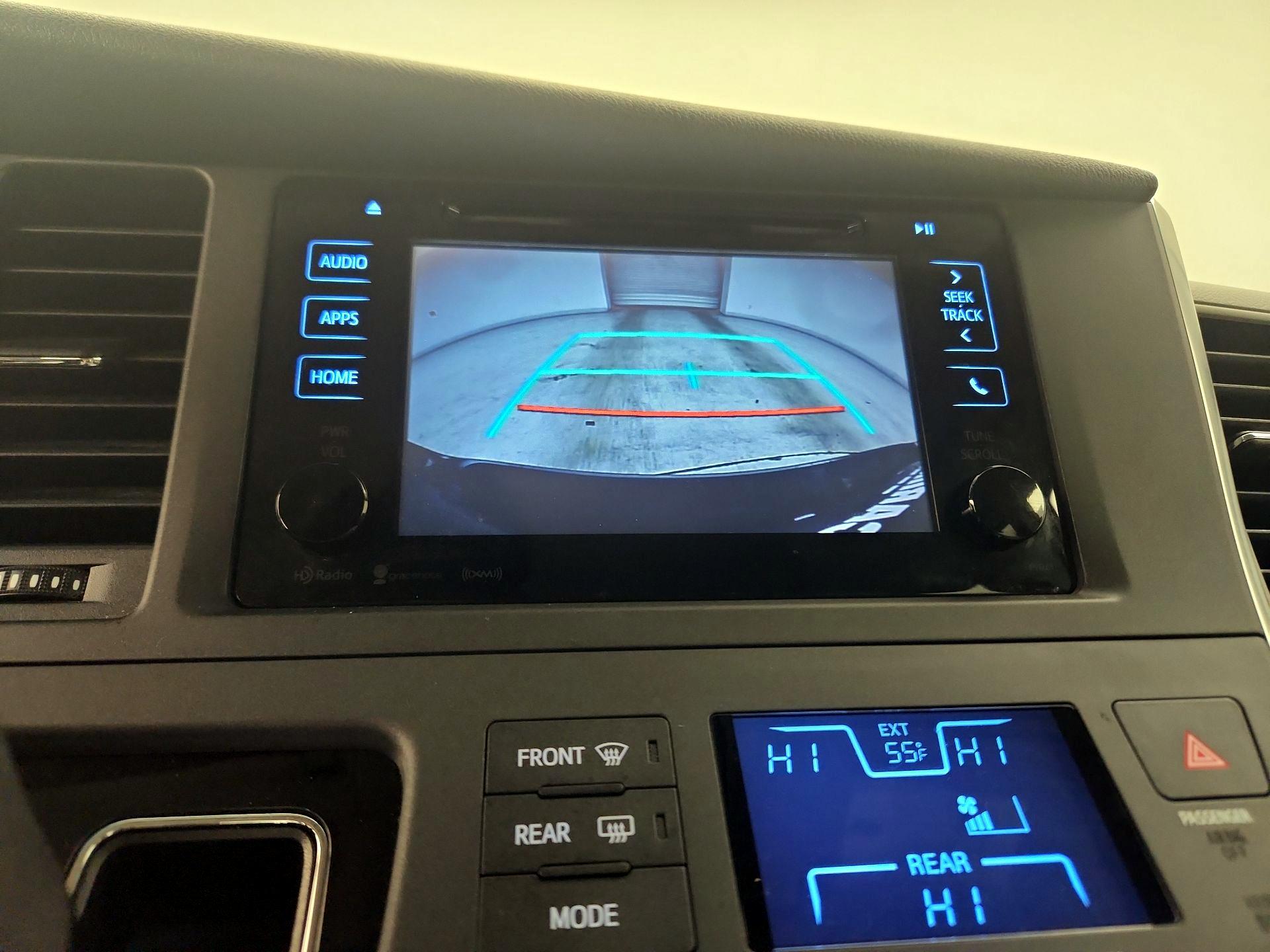 Thumbnail: 2017 Toyota Sienna - 14