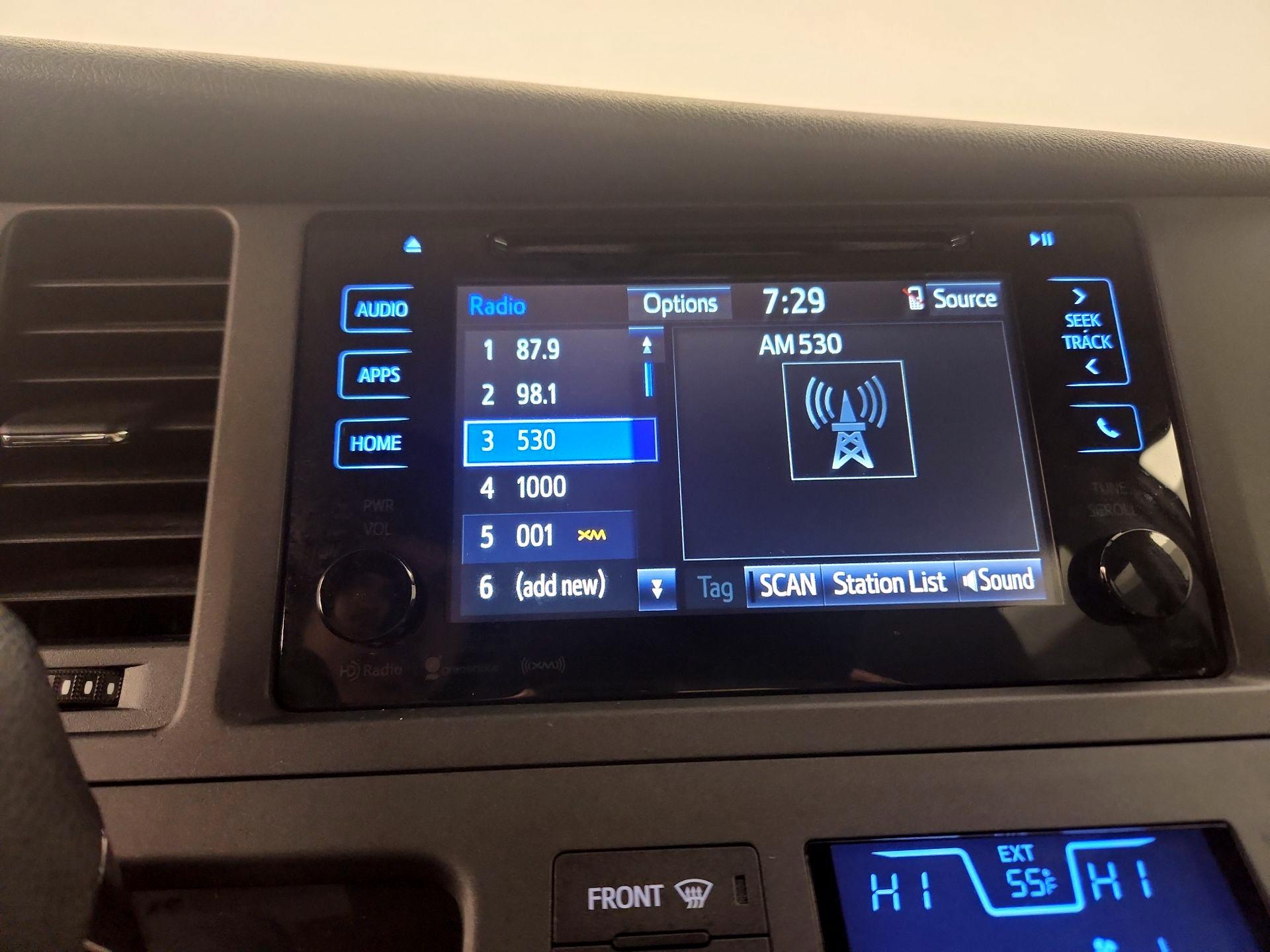 Thumbnail: 2017 Toyota Sienna - 15