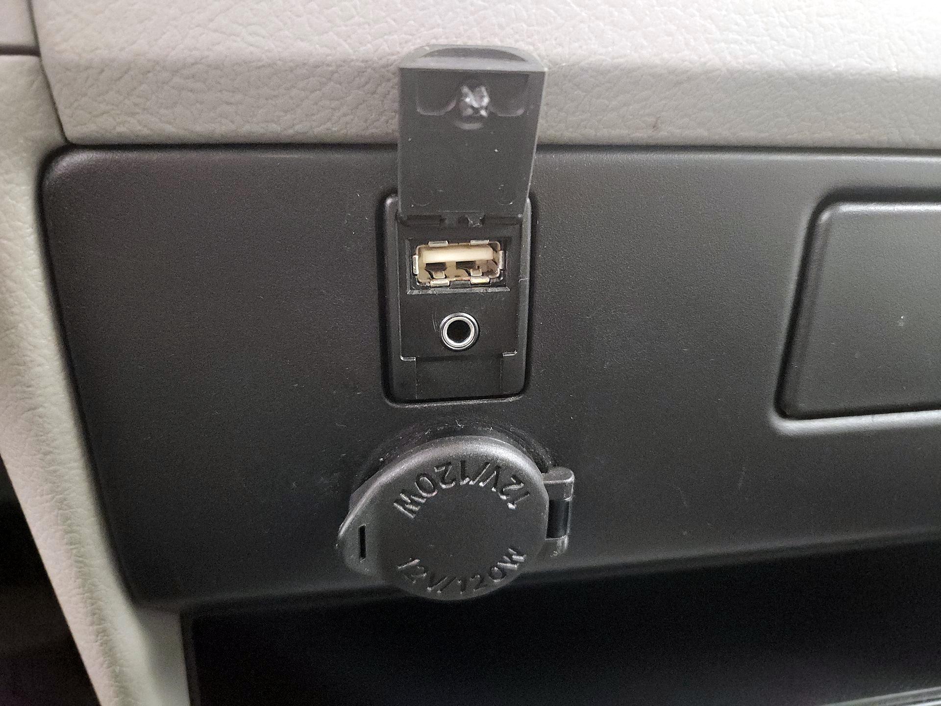 Thumbnail: 2017 Toyota Sienna - 18