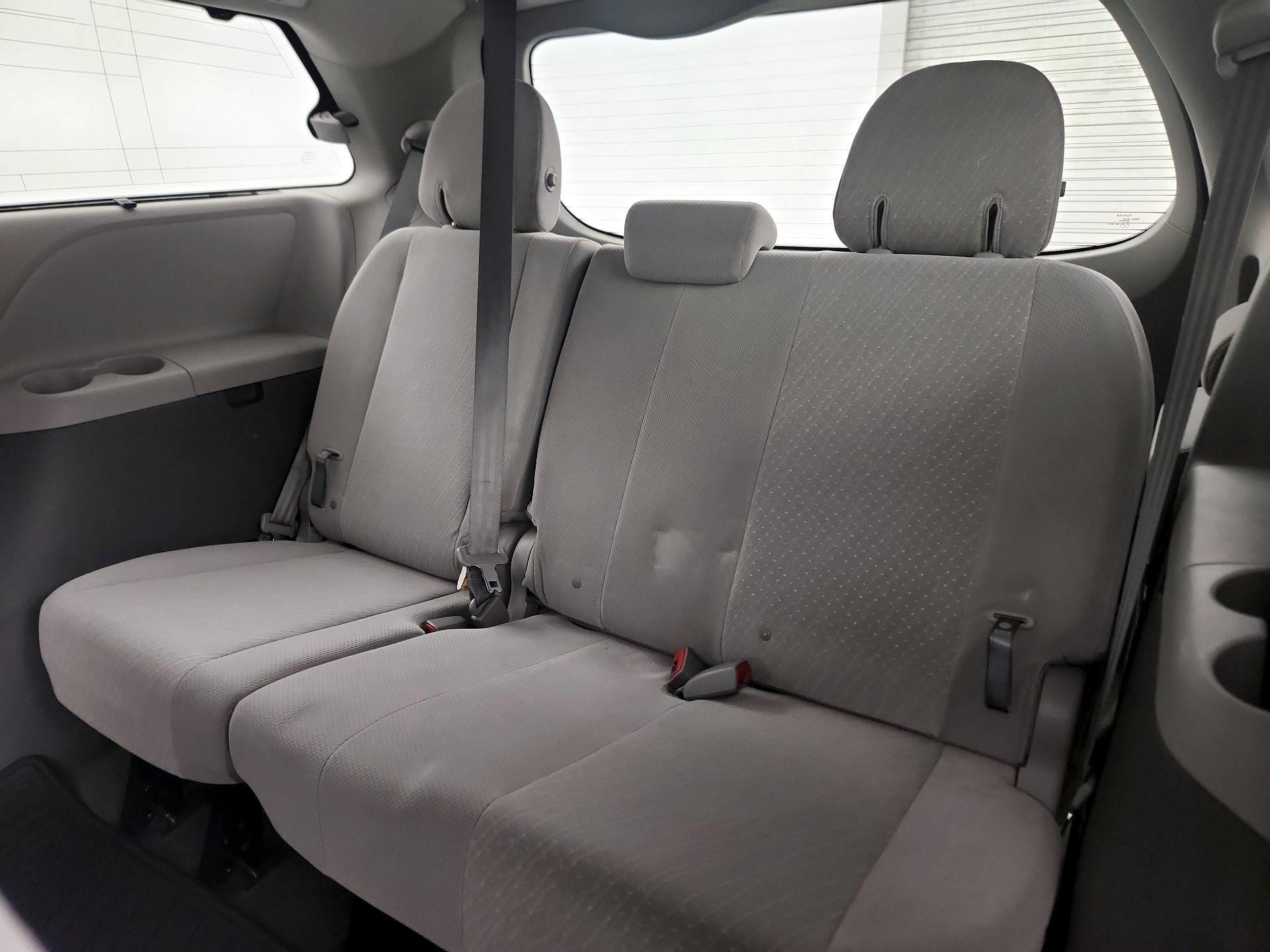 Thumbnail: 2017 Toyota Sienna - 20