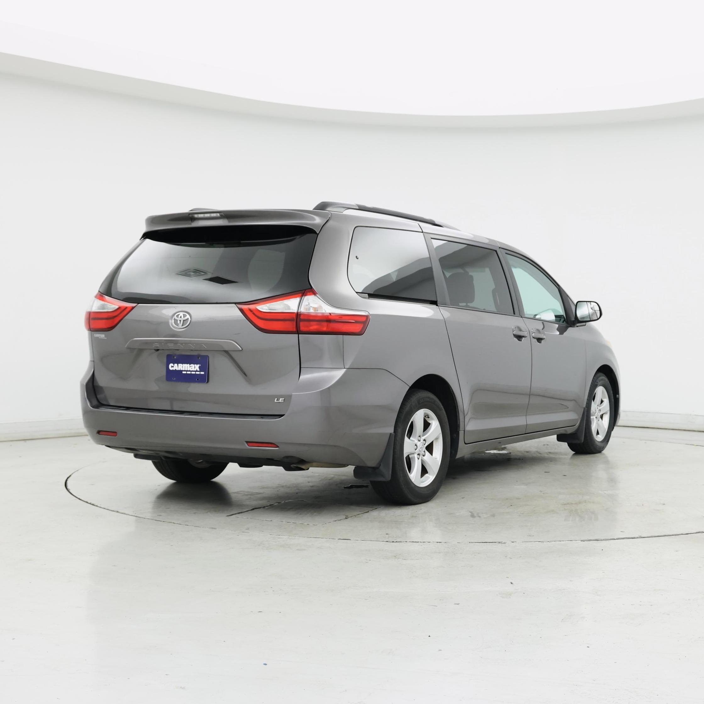 Thumbnail: 2017 Toyota Sienna - 8