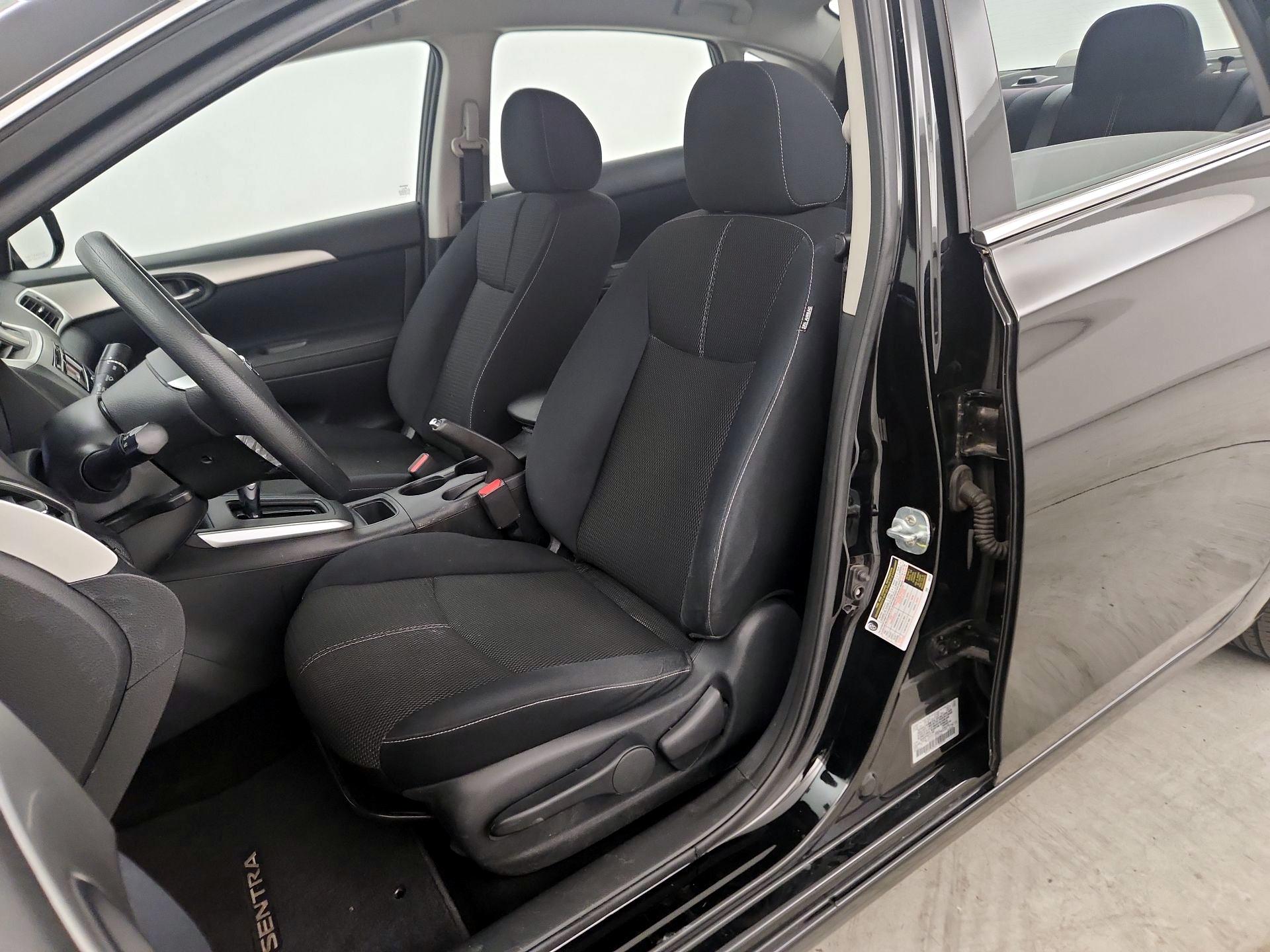 Thumbnail: 2016 Nissan Sentra - 11