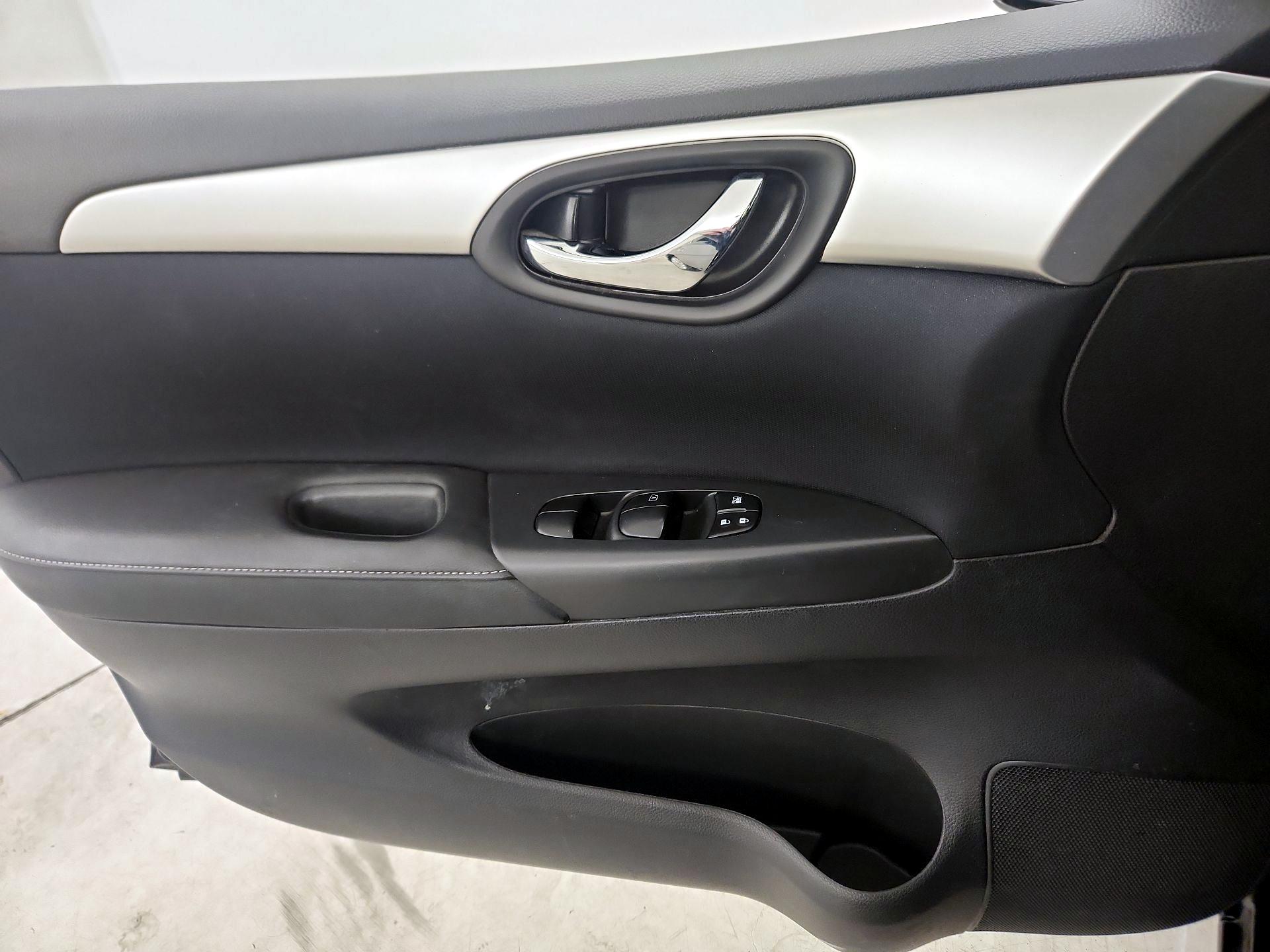 Thumbnail: 2016 Nissan Sentra - 12