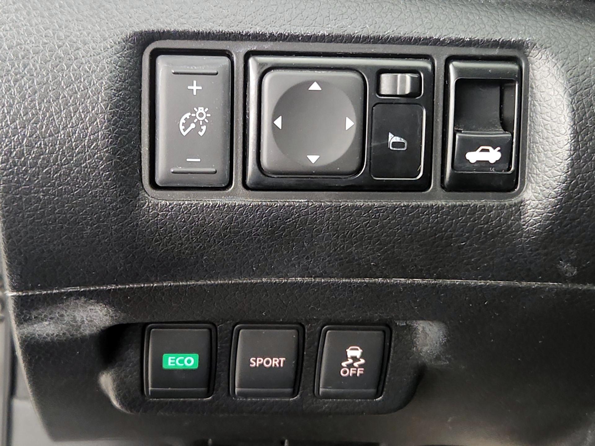 Thumbnail: 2016 Nissan Sentra - 13