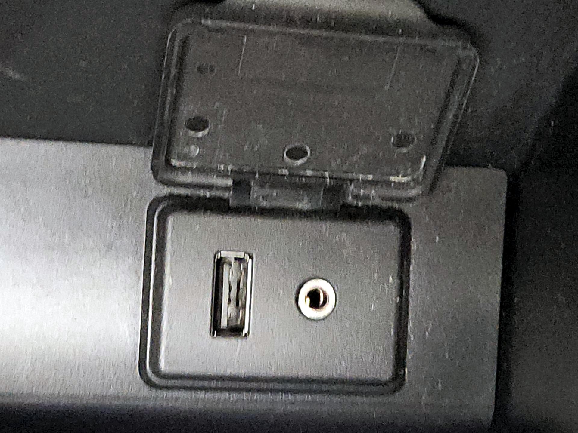 Thumbnail: 2016 Nissan Sentra - 17