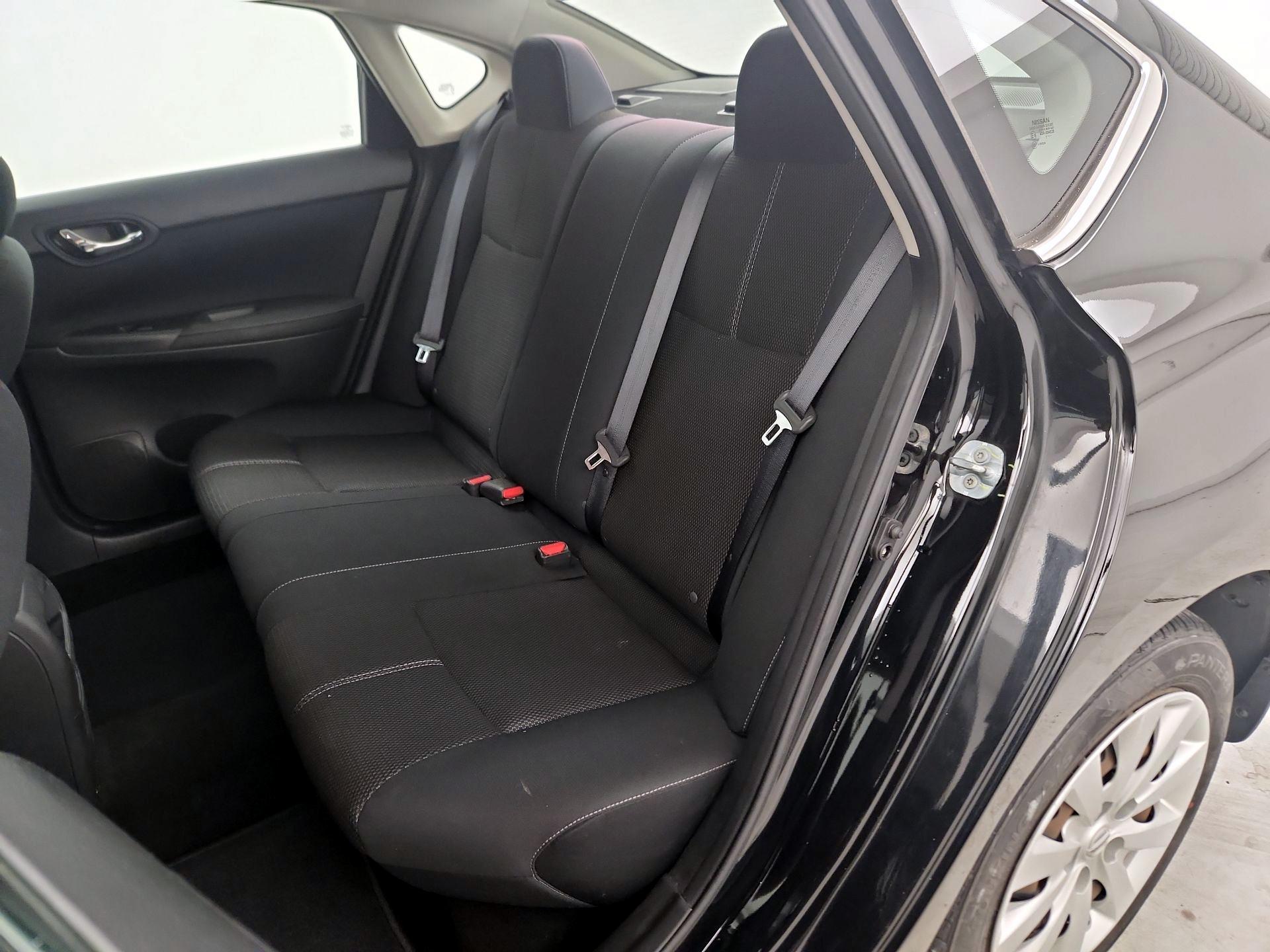 Thumbnail: 2016 Nissan Sentra - 18