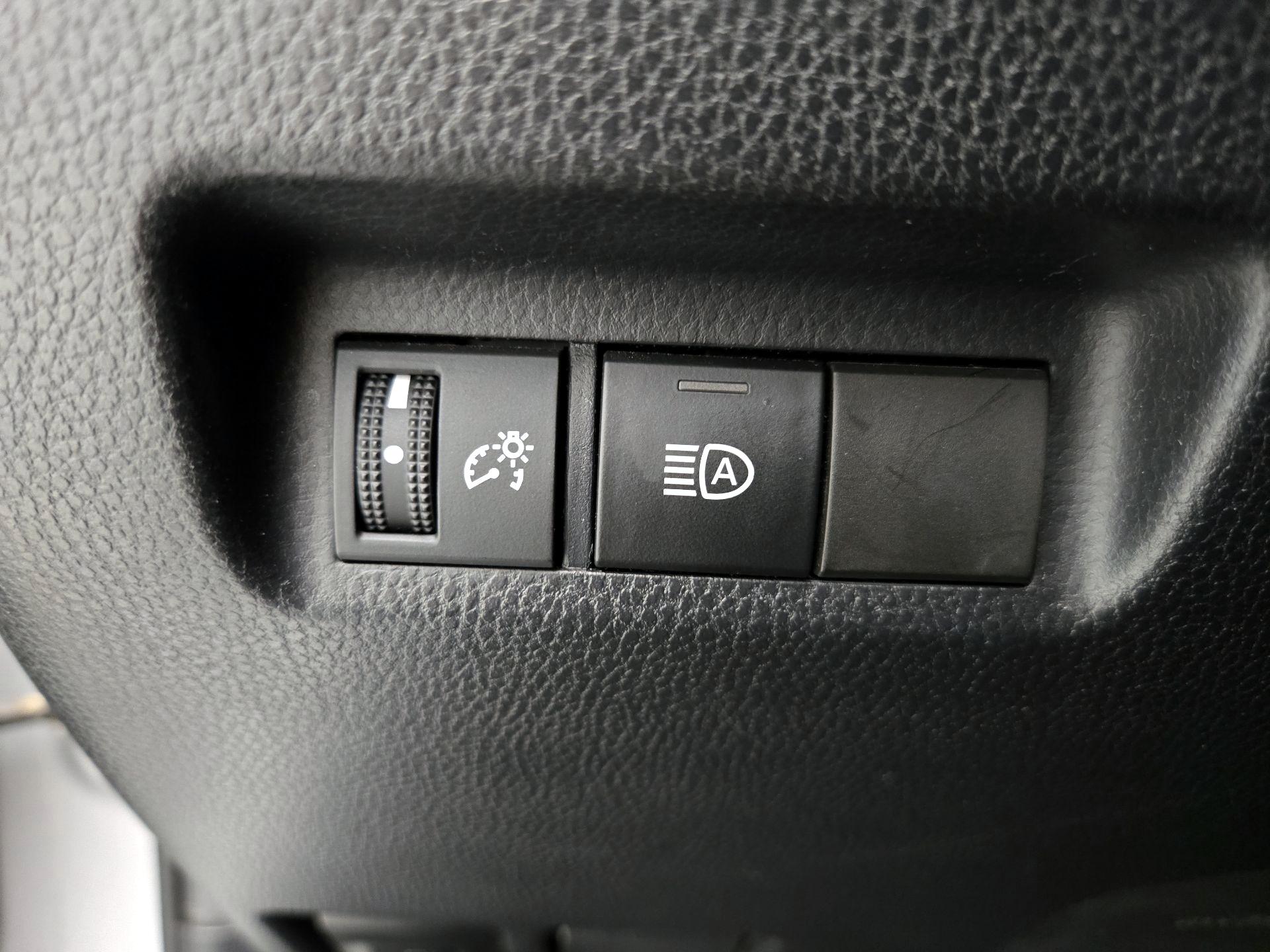 Thumbnail: 2019 Toyota RAV4 - 13