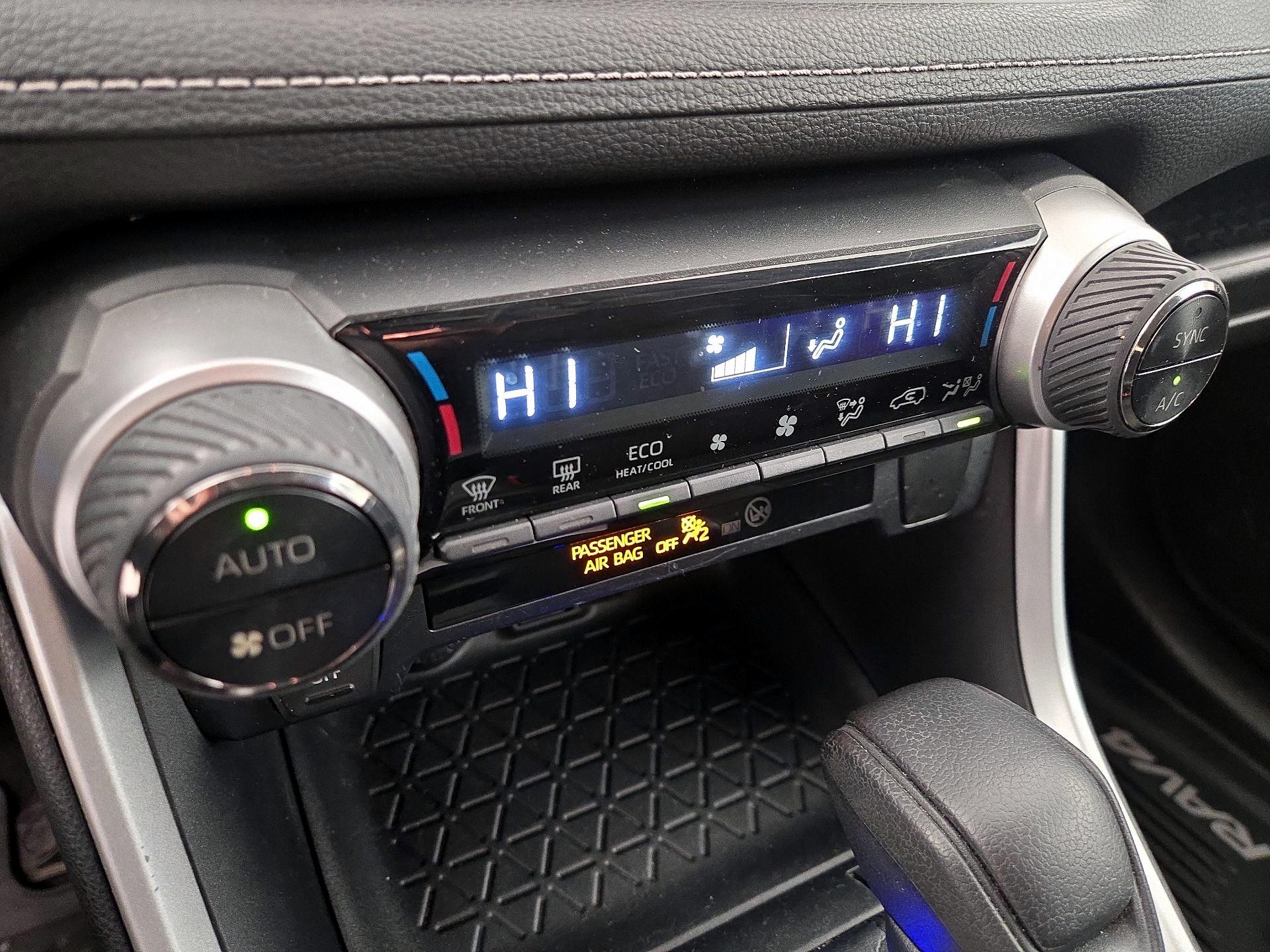 Thumbnail: 2019 Toyota RAV4 - 16