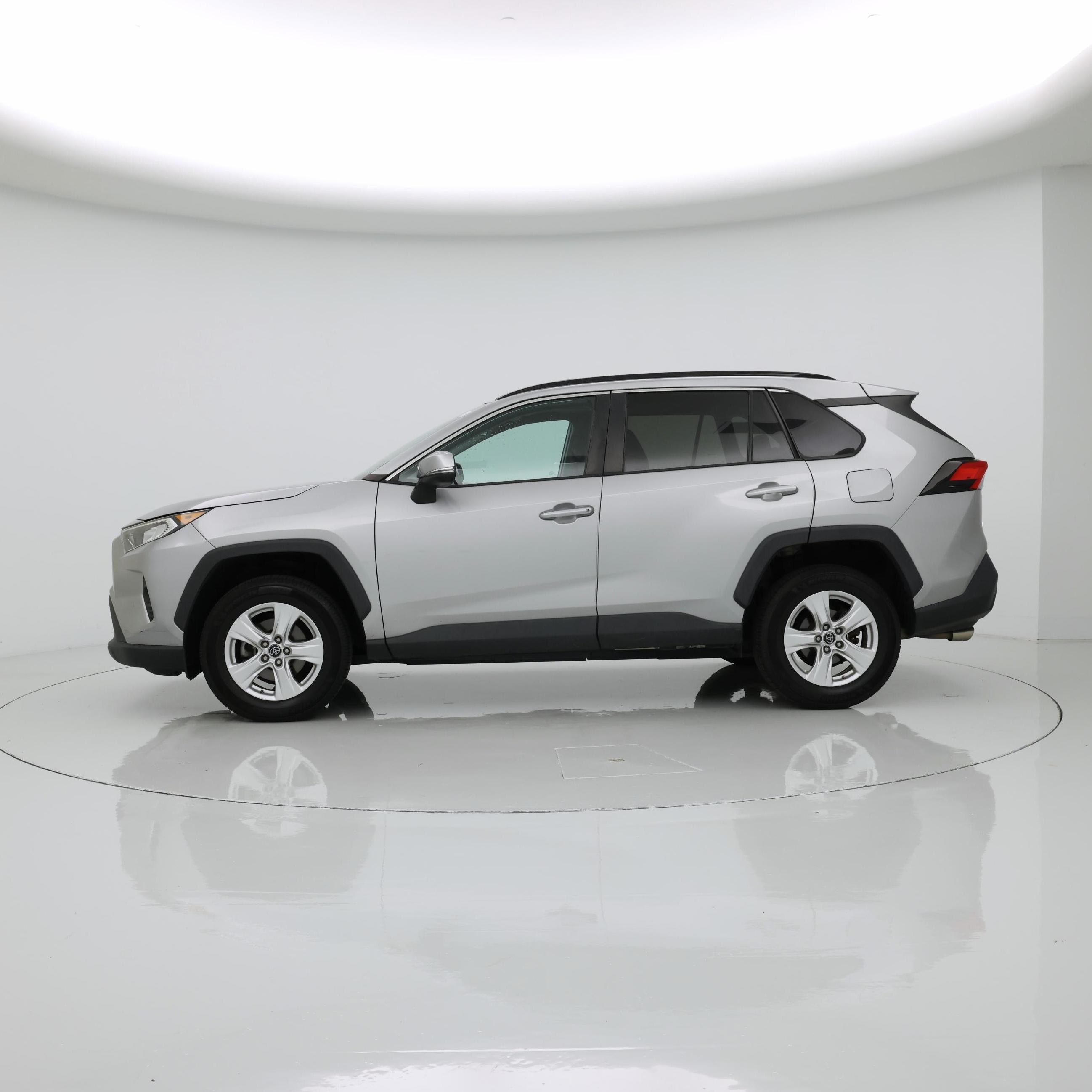 Thumbnail: 2019 Toyota RAV4 - 3