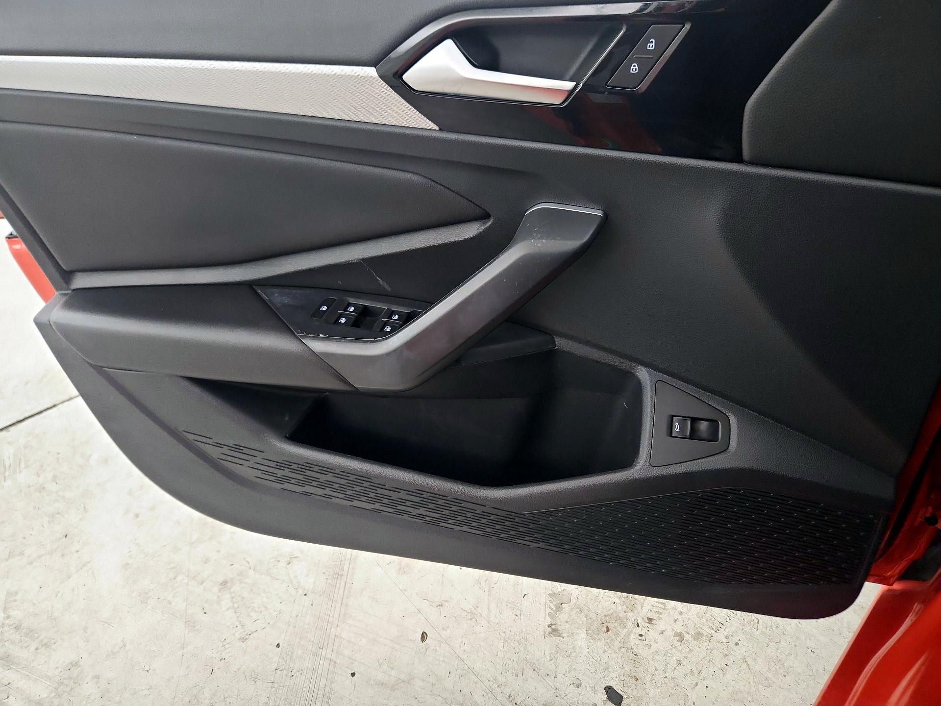 Thumbnail: 2019 Volkswagen Jetta - 12