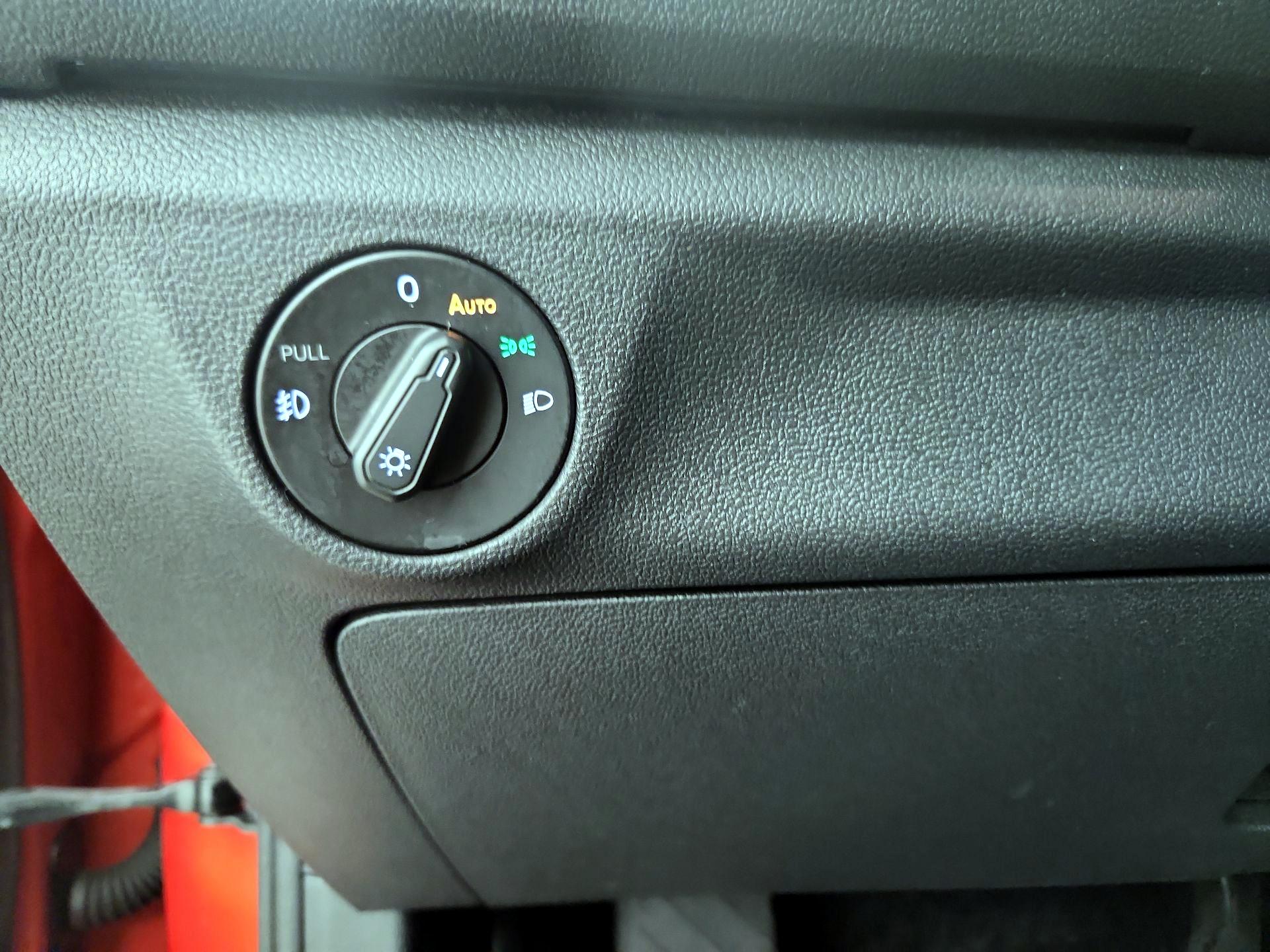 Thumbnail: 2019 Volkswagen Jetta - 13