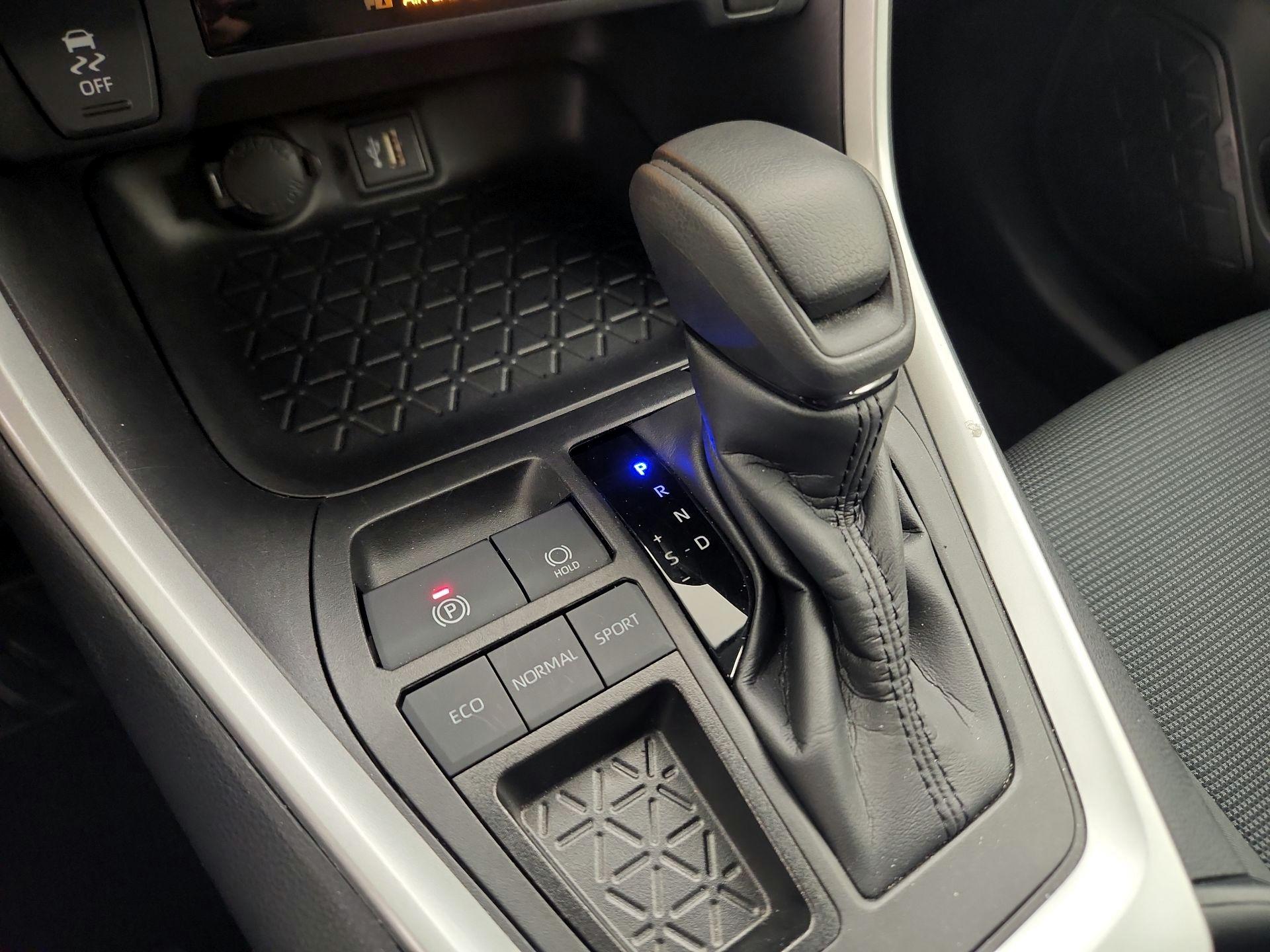 Thumbnail: 2023 Toyota RAV4 - 17