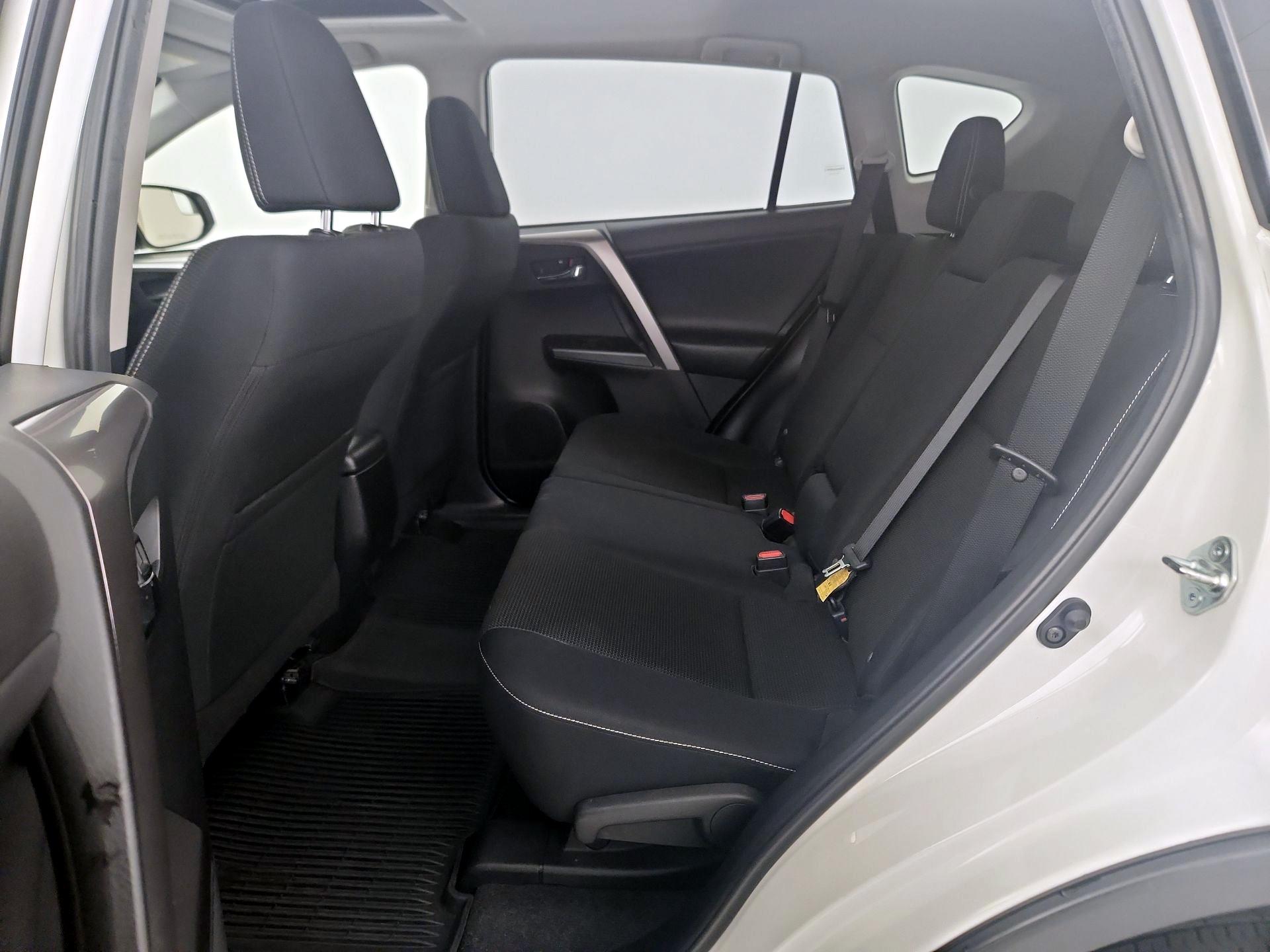 Thumbnail: 2017 Toyota RAV4 - 20