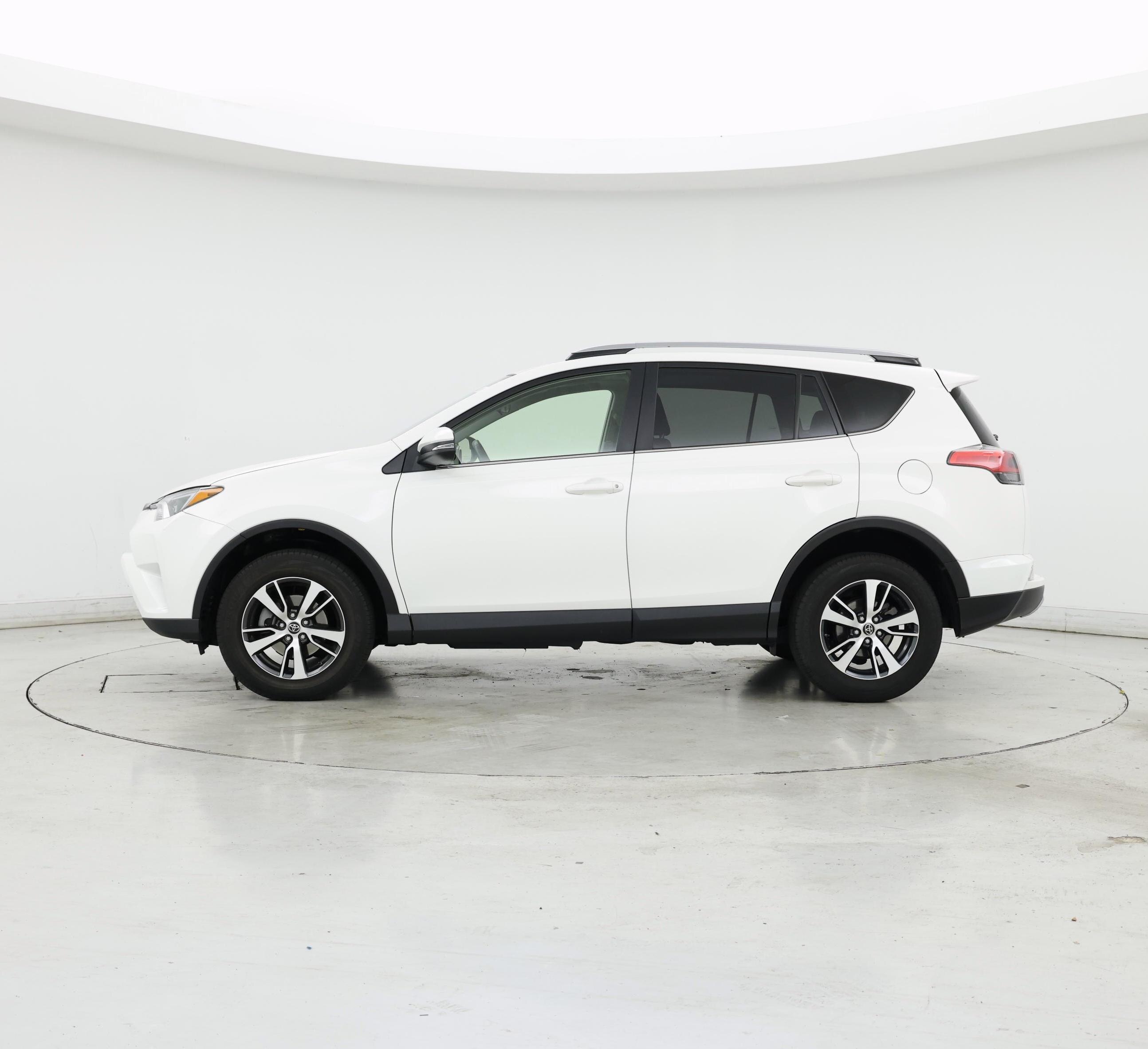 Thumbnail: 2017 Toyota RAV4 - 3