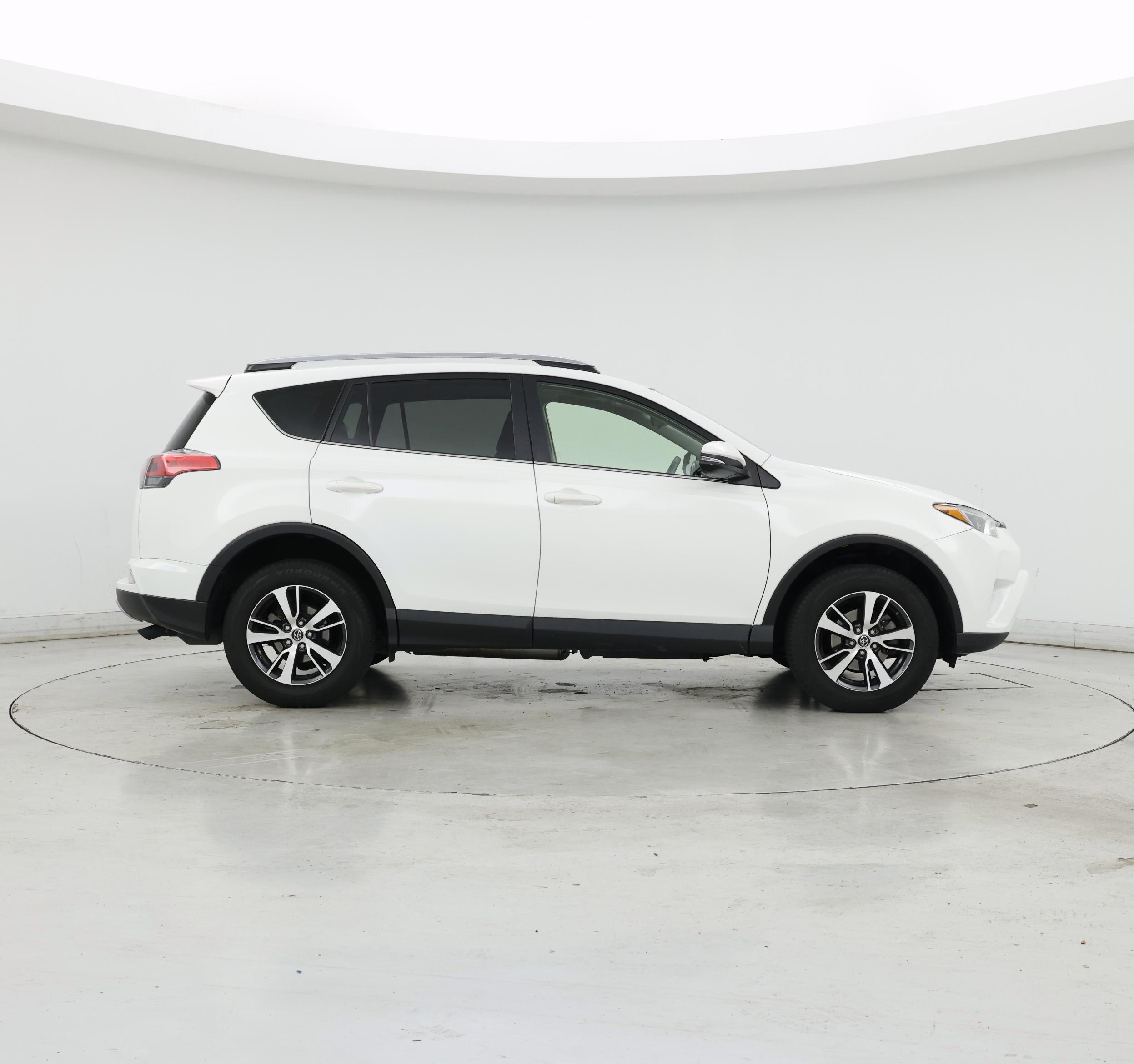 Thumbnail: 2017 Toyota RAV4 - 7