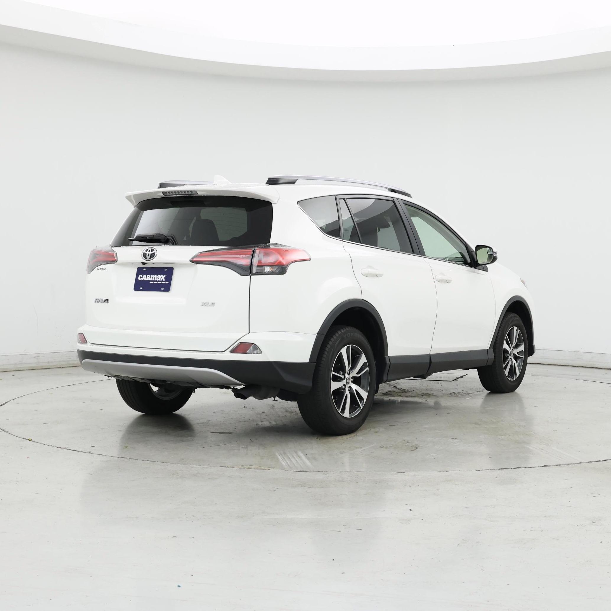 Thumbnail: 2017 Toyota RAV4 - 8