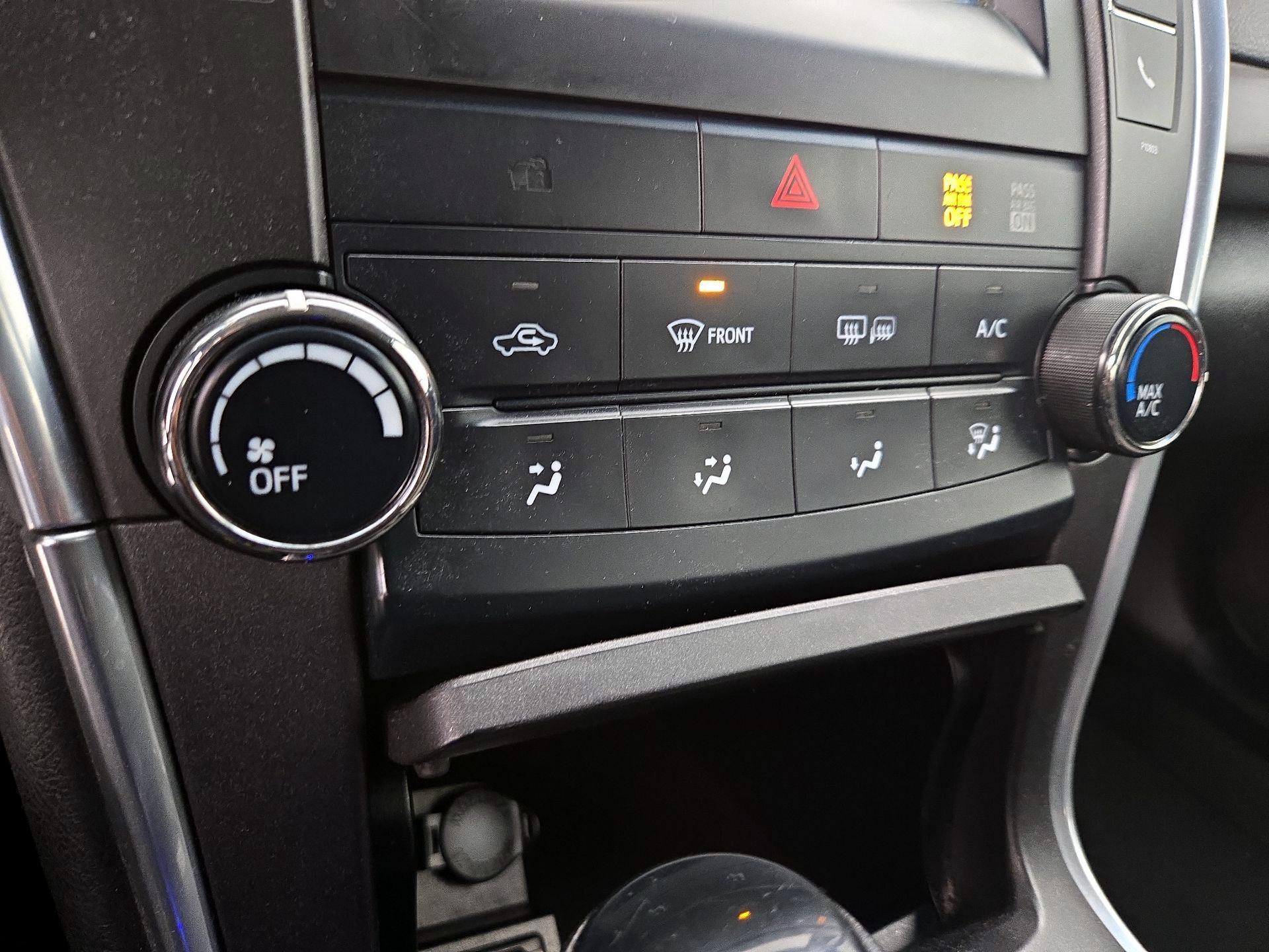 Thumbnail: 2015 Toyota Camry - 16