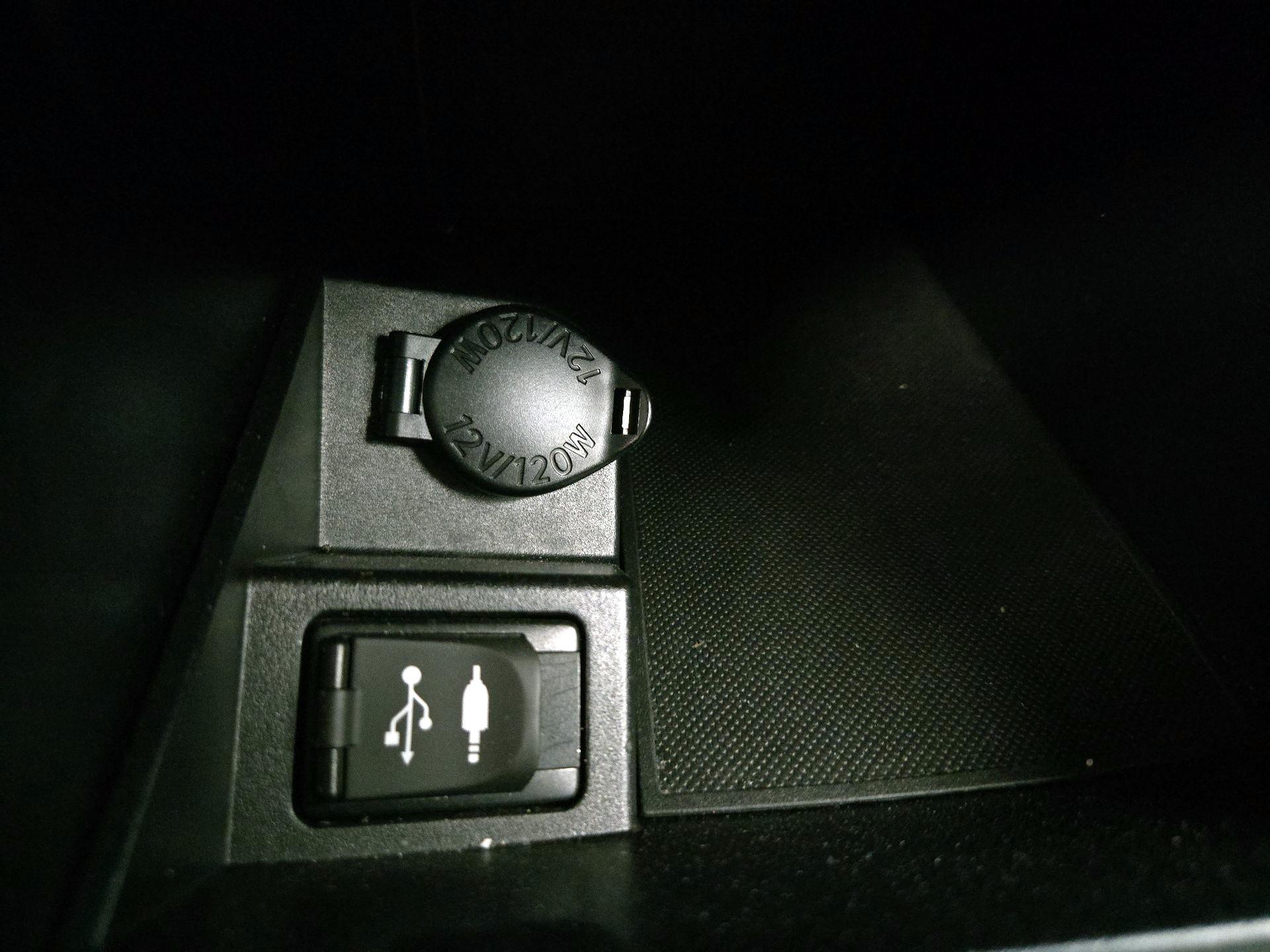 Thumbnail: 2015 Toyota Camry - 18