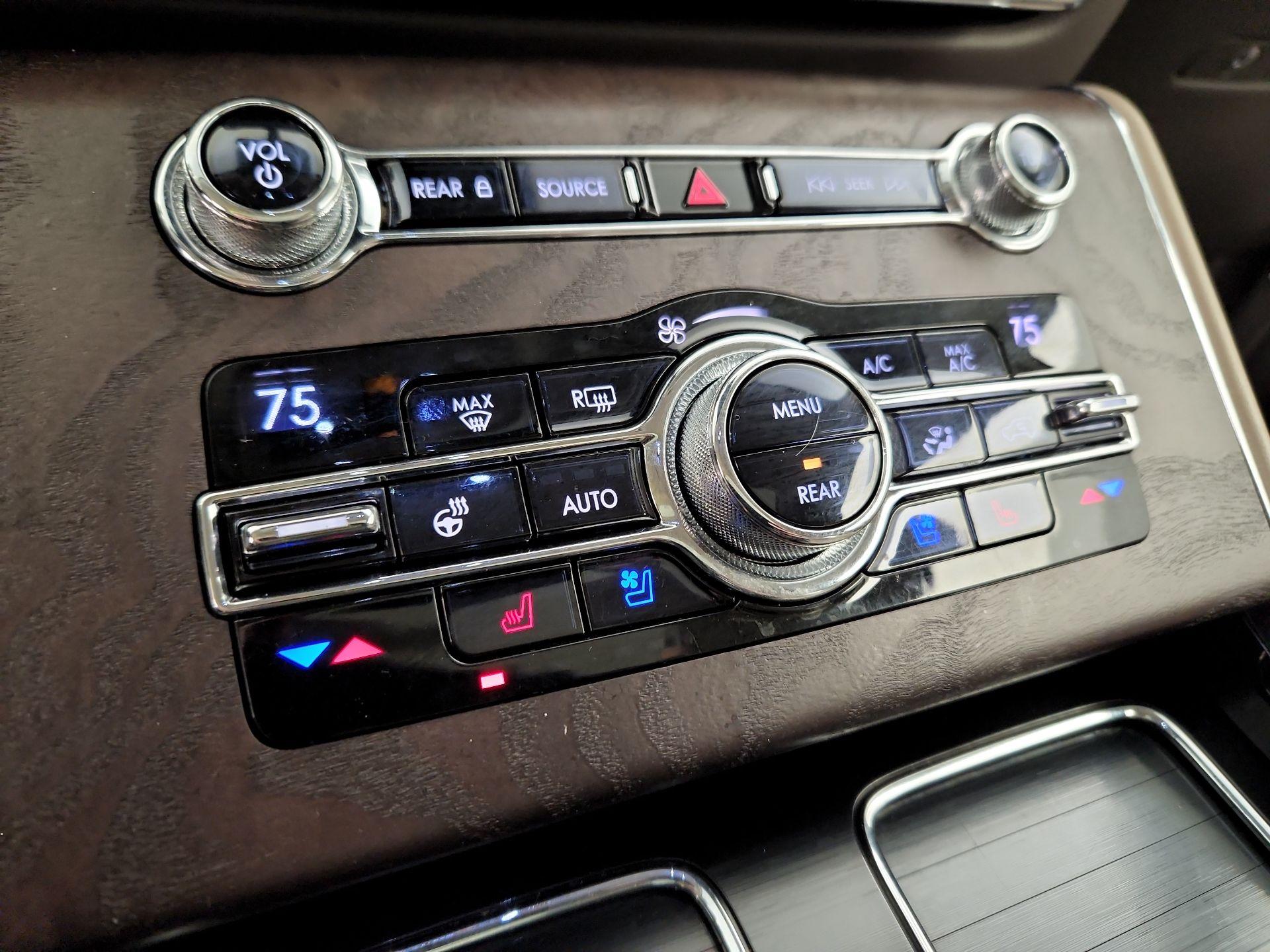 Thumbnail: 2020 Lincoln Aviator - 17