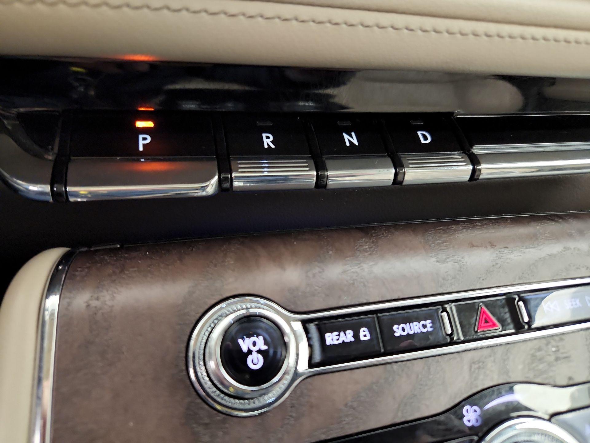 Thumbnail: 2020 Lincoln Aviator - 18