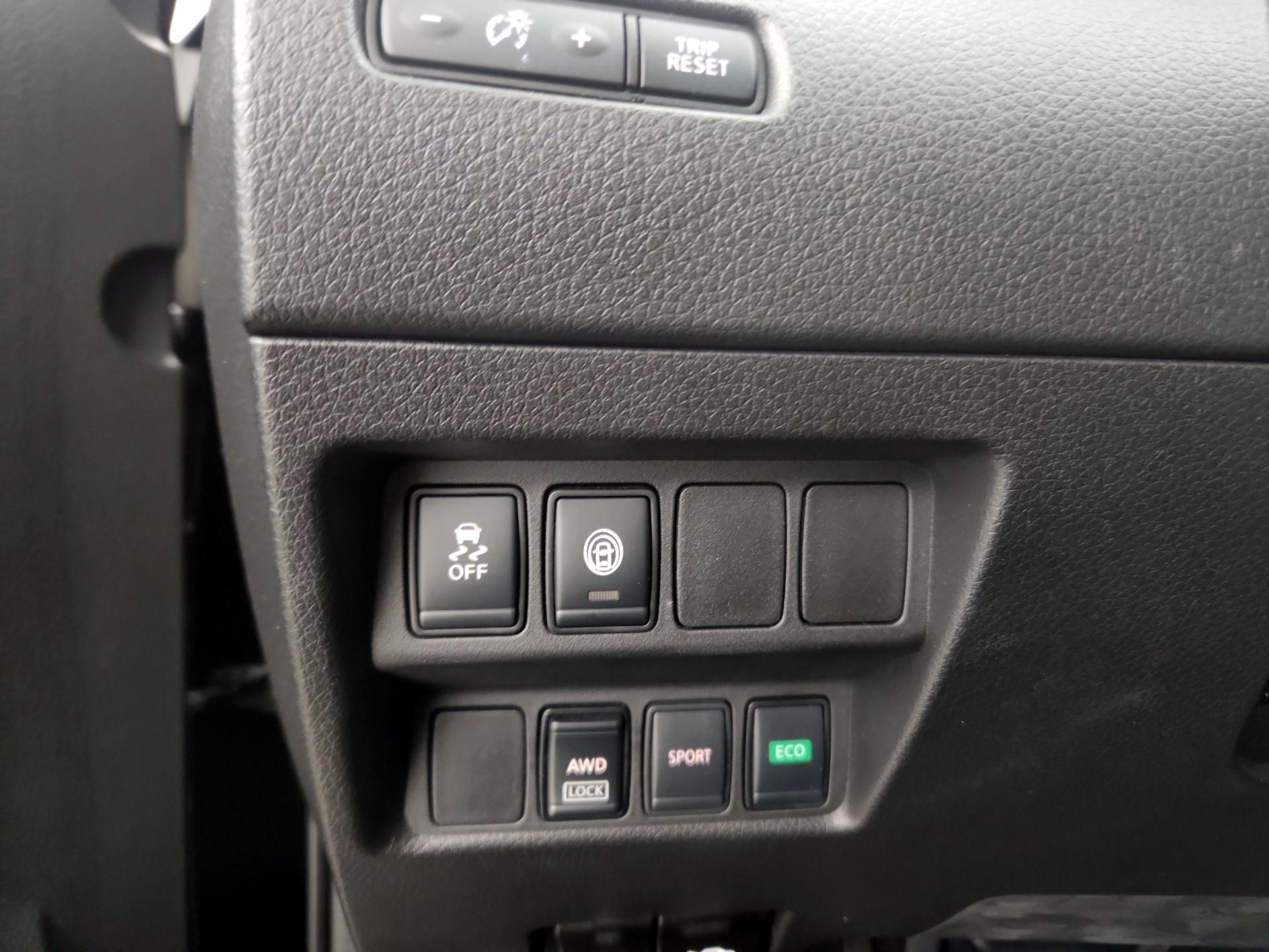 Thumbnail: 2020 Nissan Rogue Sport - 13