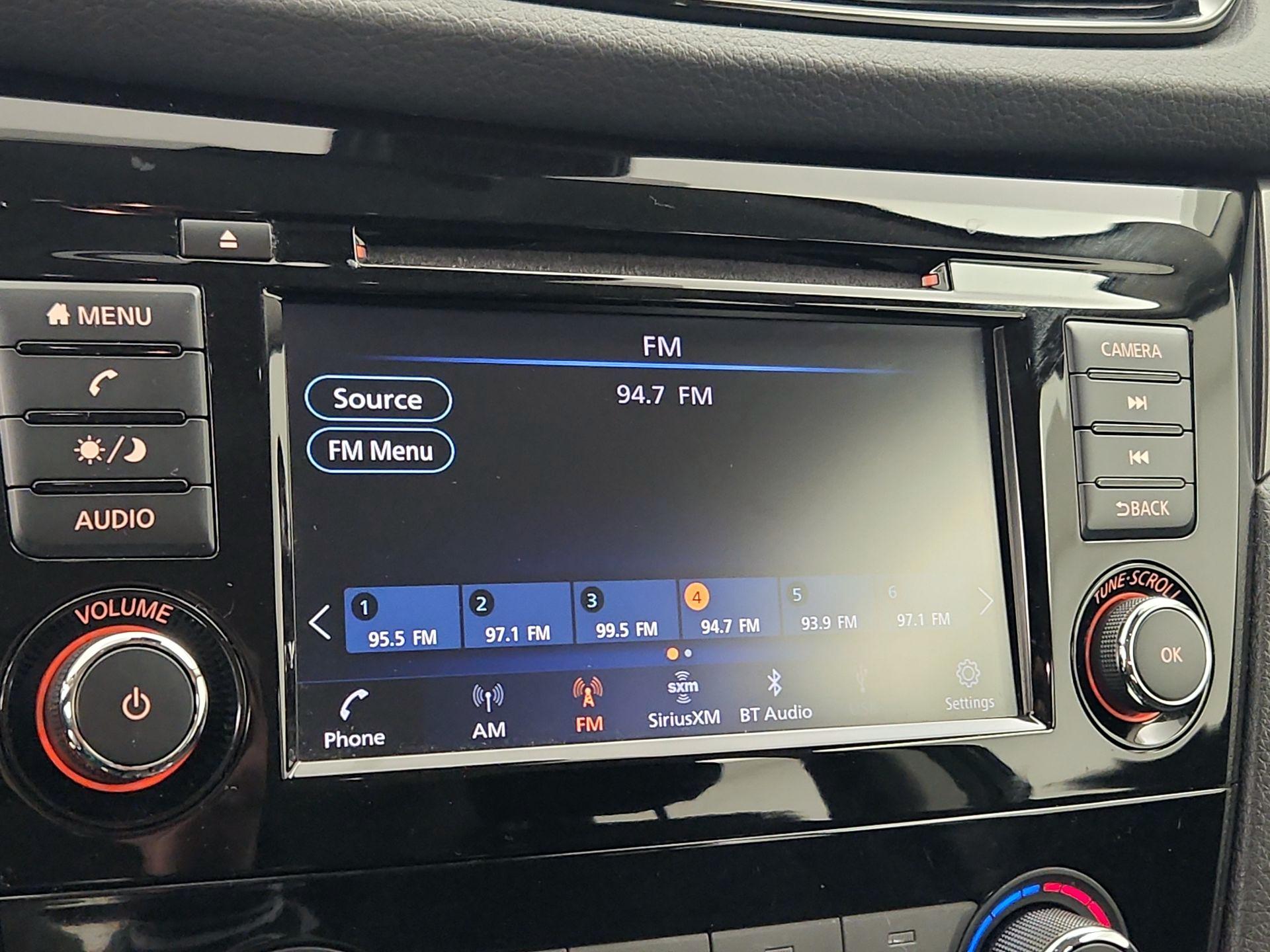 Thumbnail: 2020 Nissan Rogue Sport - 15