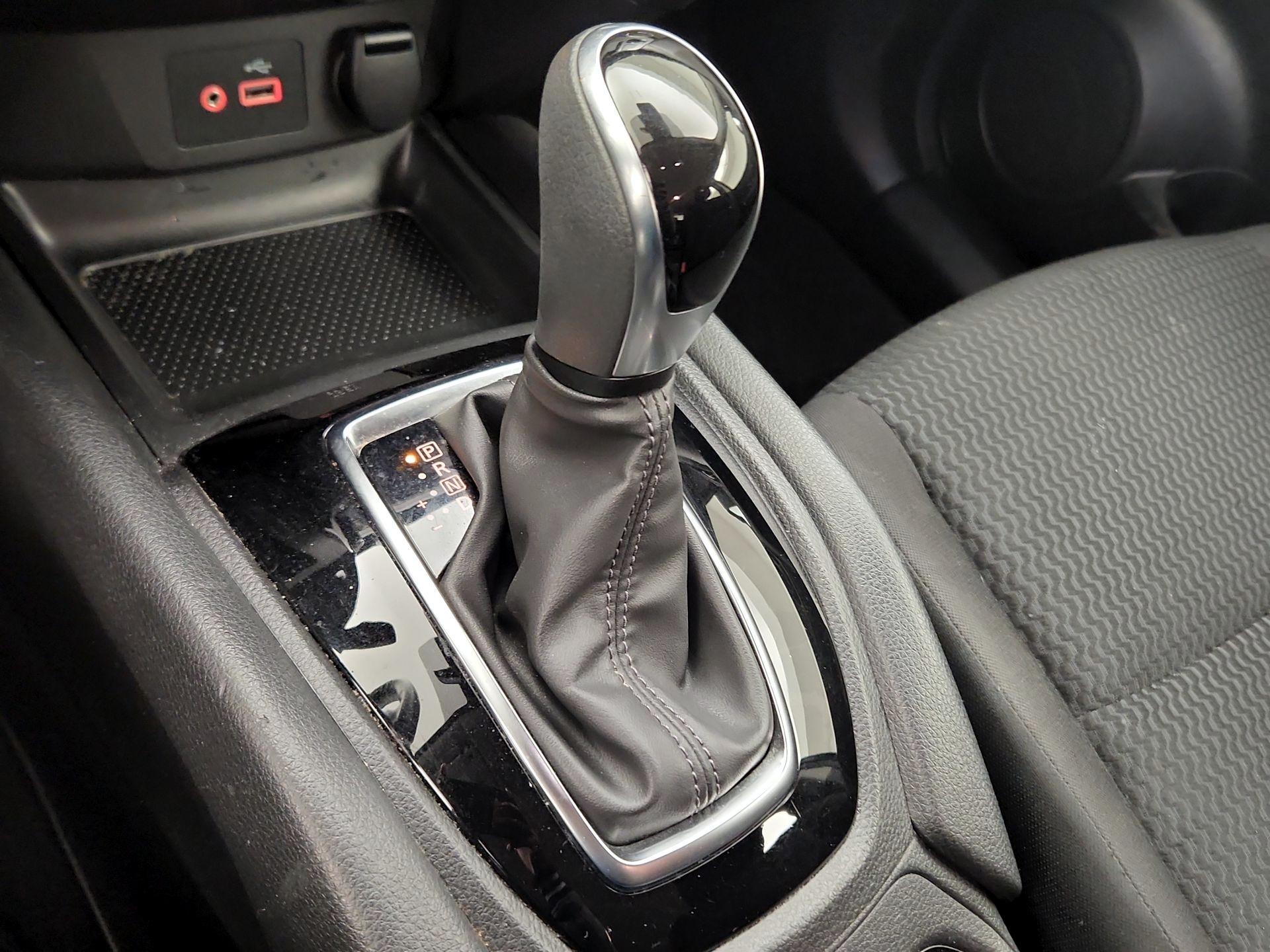 Thumbnail: 2020 Nissan Rogue Sport - 17