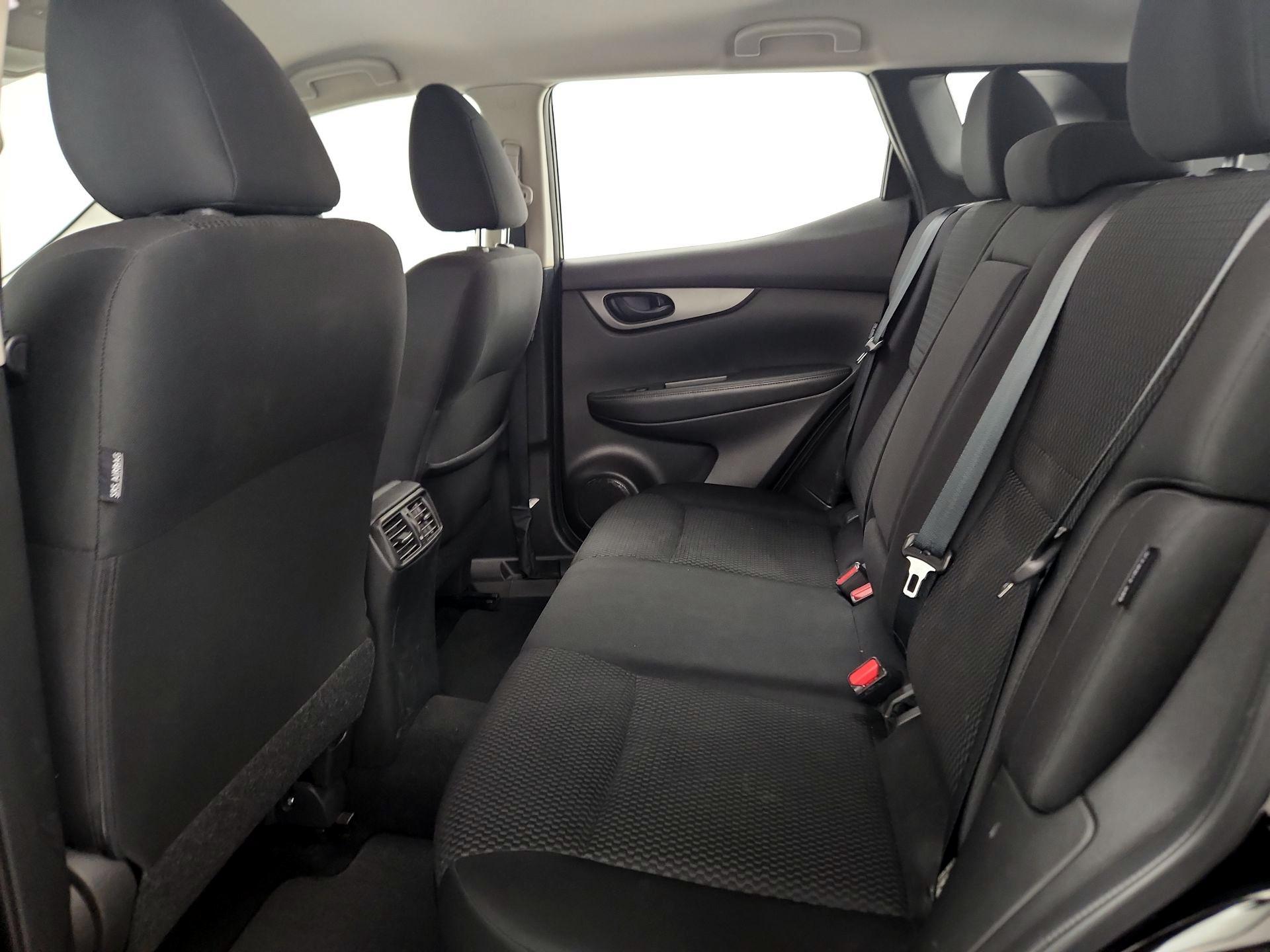 Thumbnail: 2020 Nissan Rogue Sport - 19