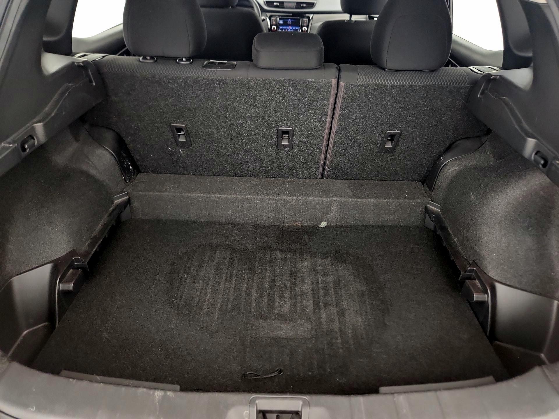 Thumbnail: 2020 Nissan Rogue Sport - 20