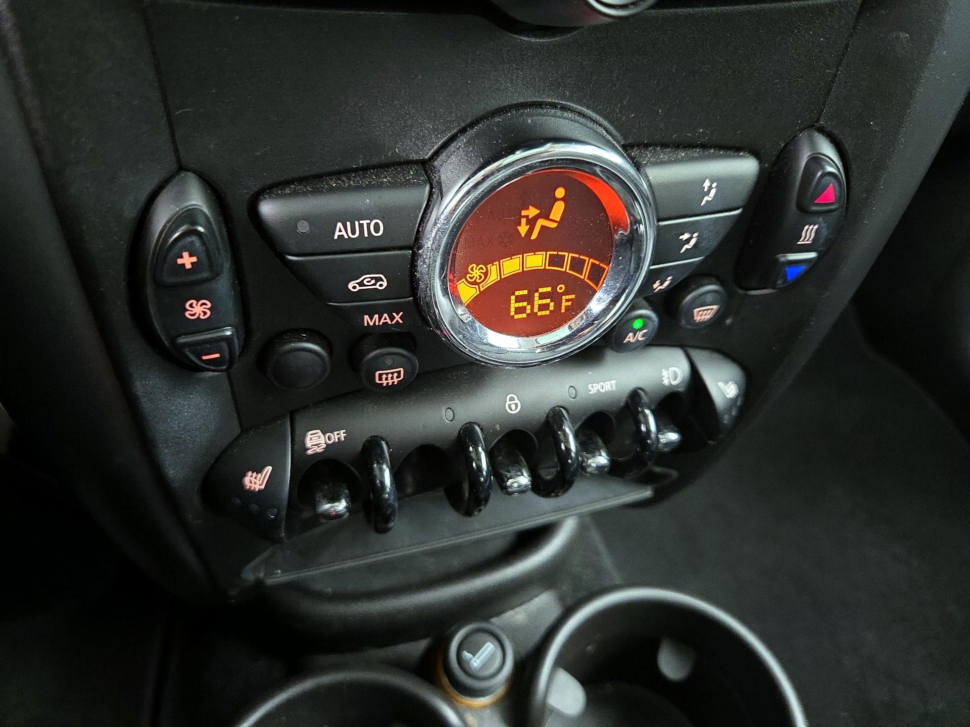 Thumbnail: 2015 MINI Cooper Countryman - 14