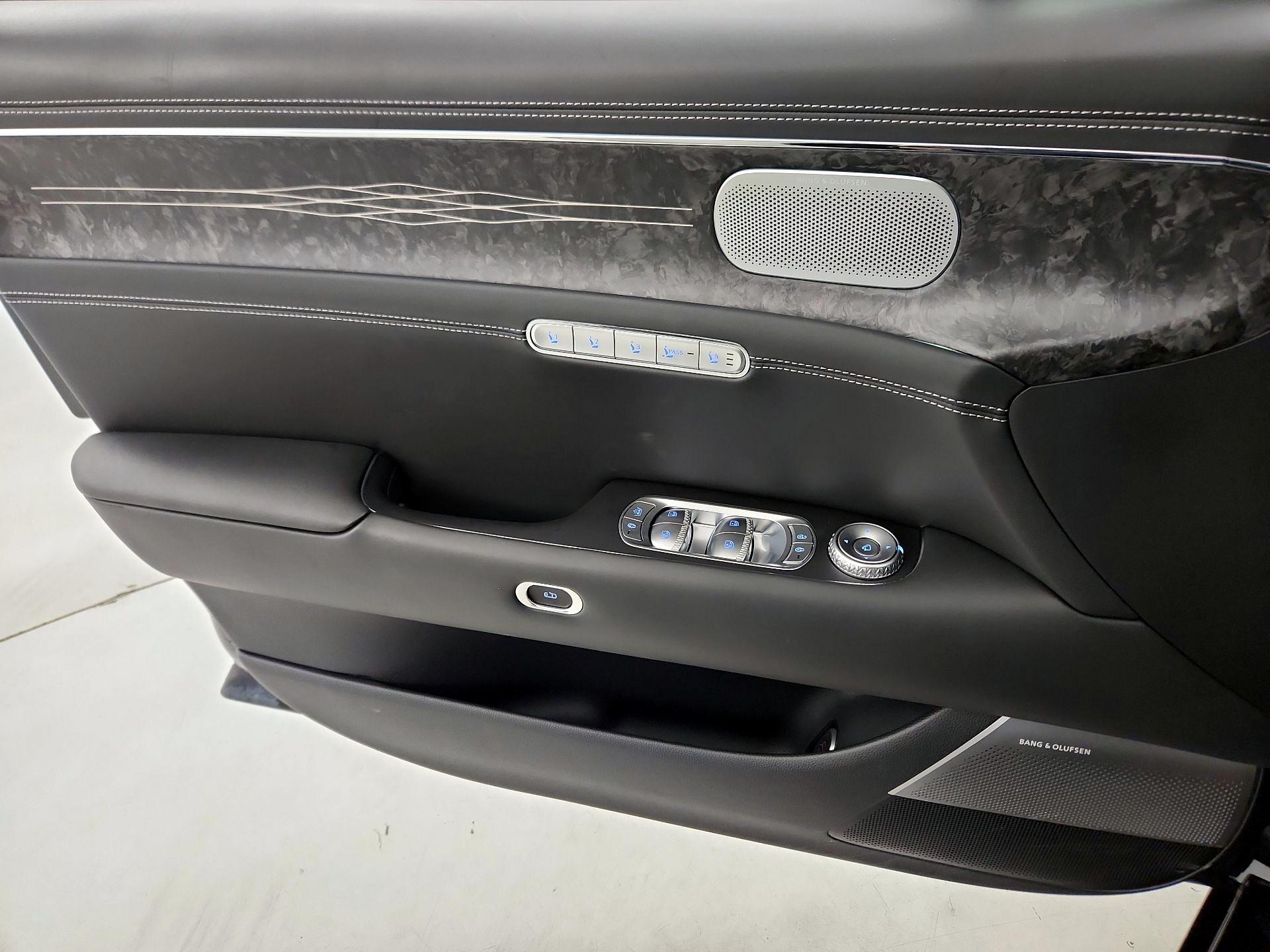 Thumbnail: 2023 Genesis G90 - 12