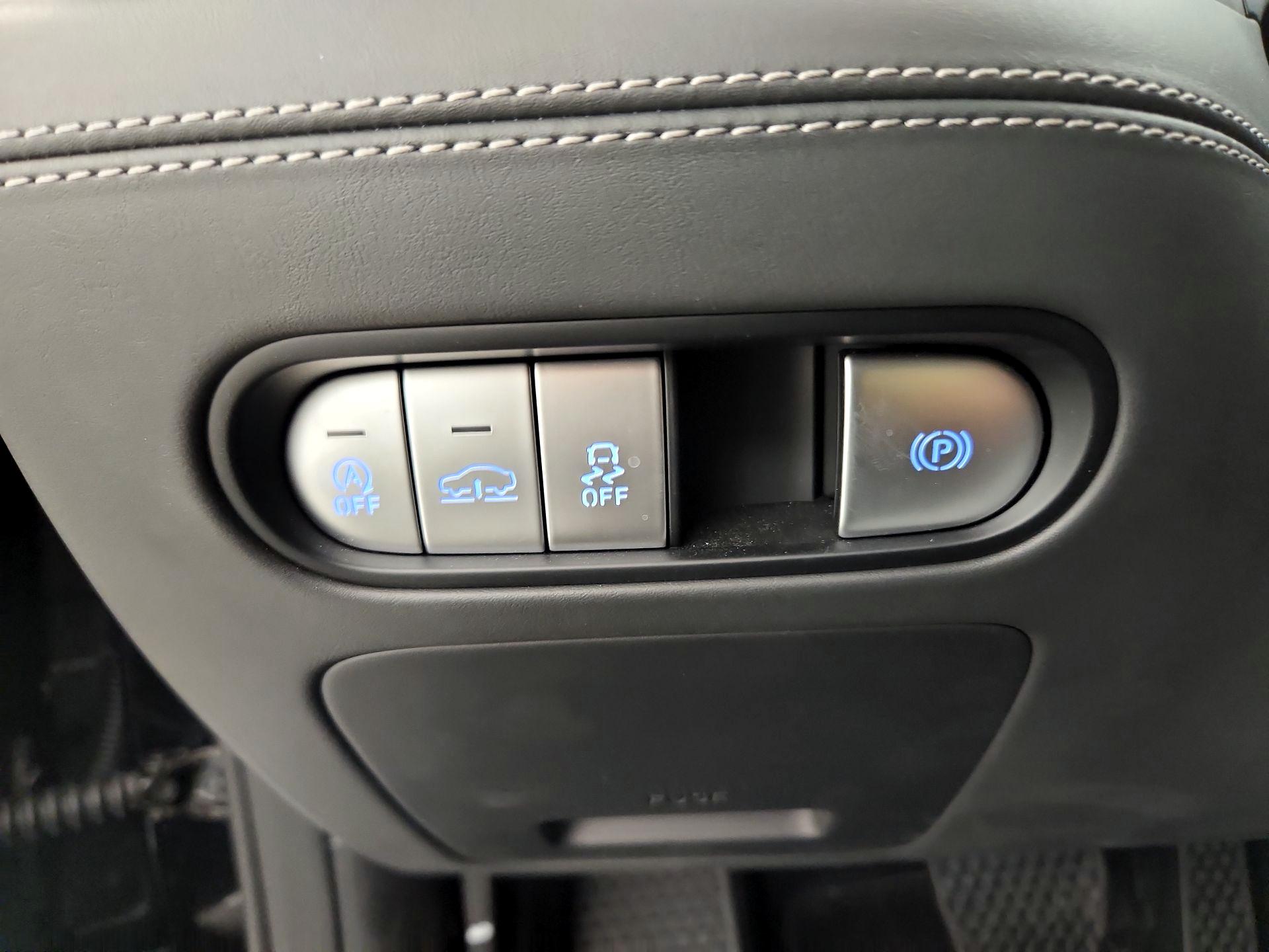 Thumbnail: 2023 Genesis G90 - 13