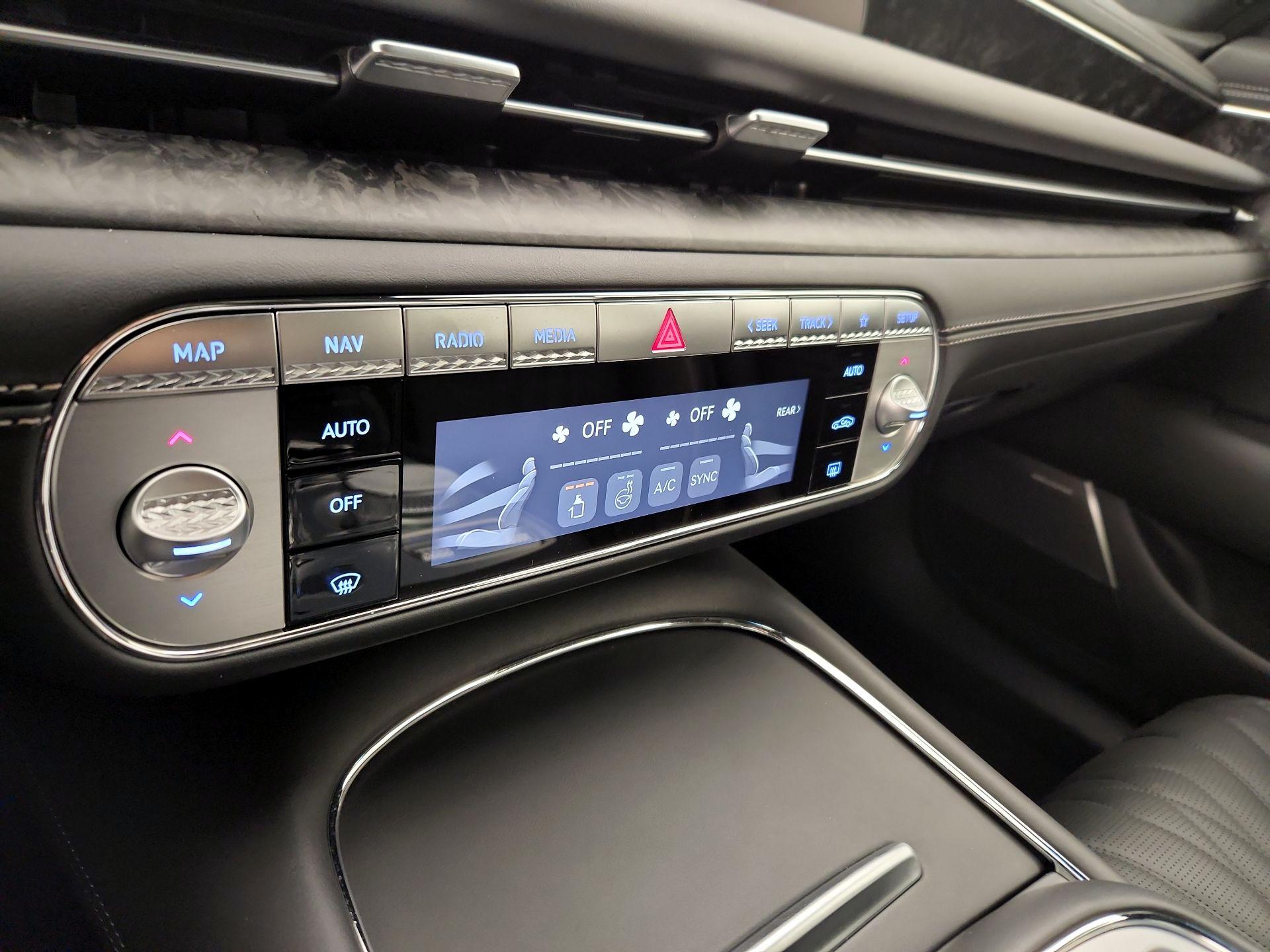 Thumbnail: 2023 Genesis G90 - 17