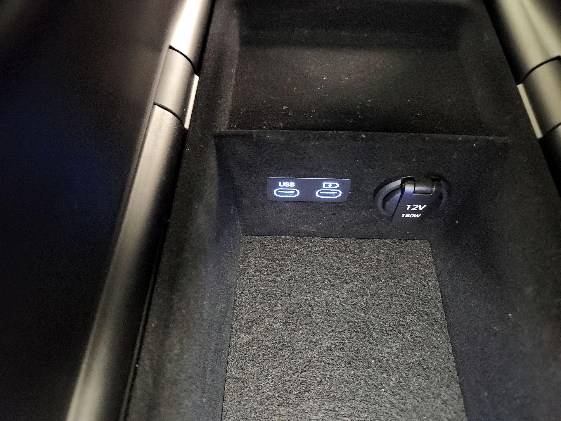 Thumbnail: 2023 Genesis G90 - 19