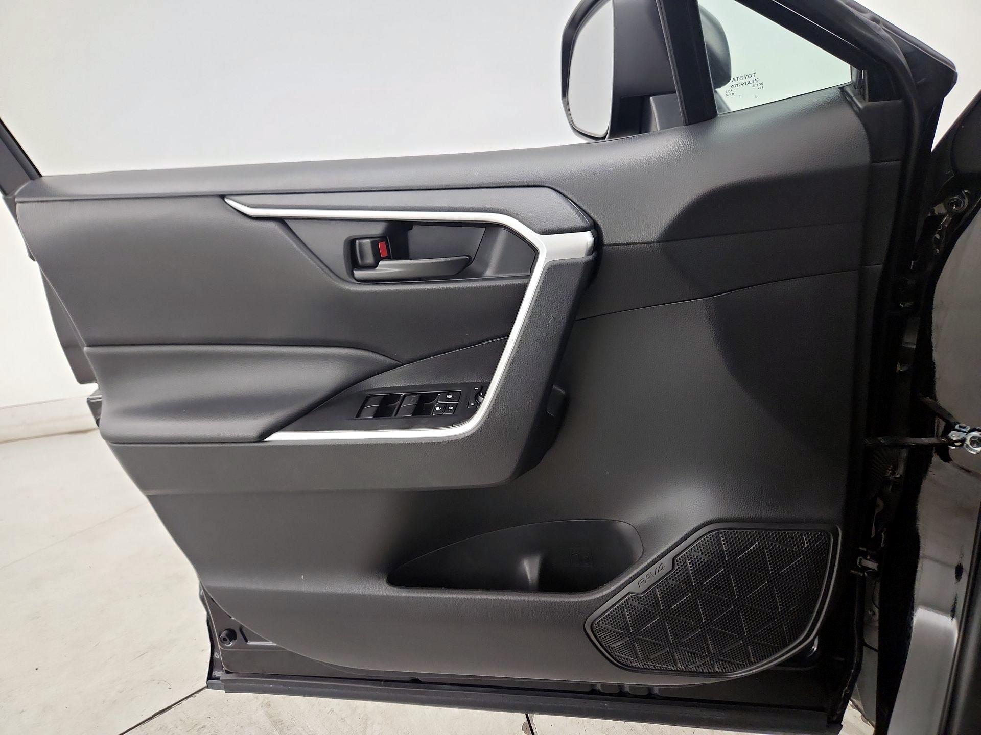 Thumbnail: 2022 Toyota RAV4 - 12