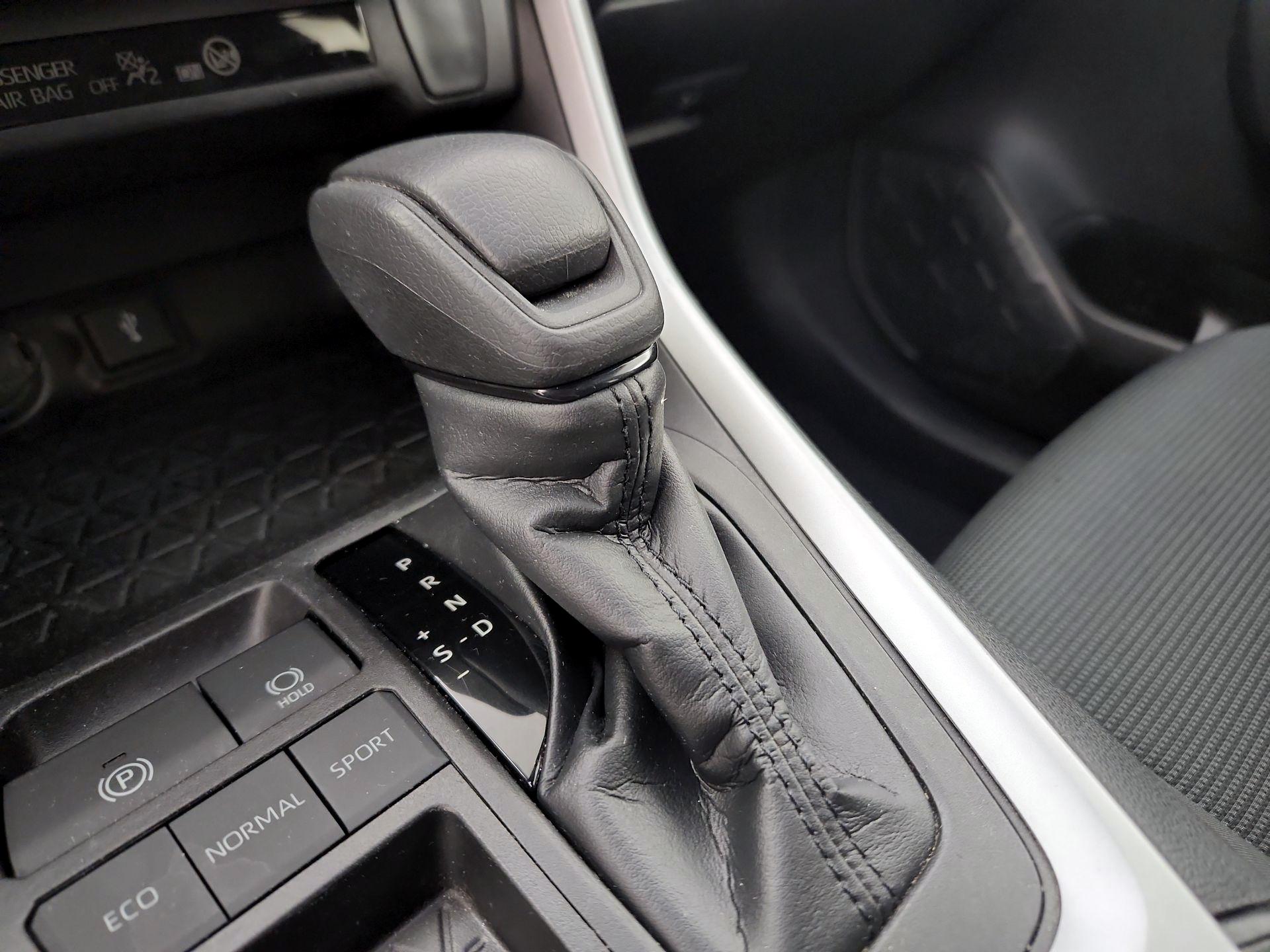 Thumbnail: 2022 Toyota RAV4 - 17