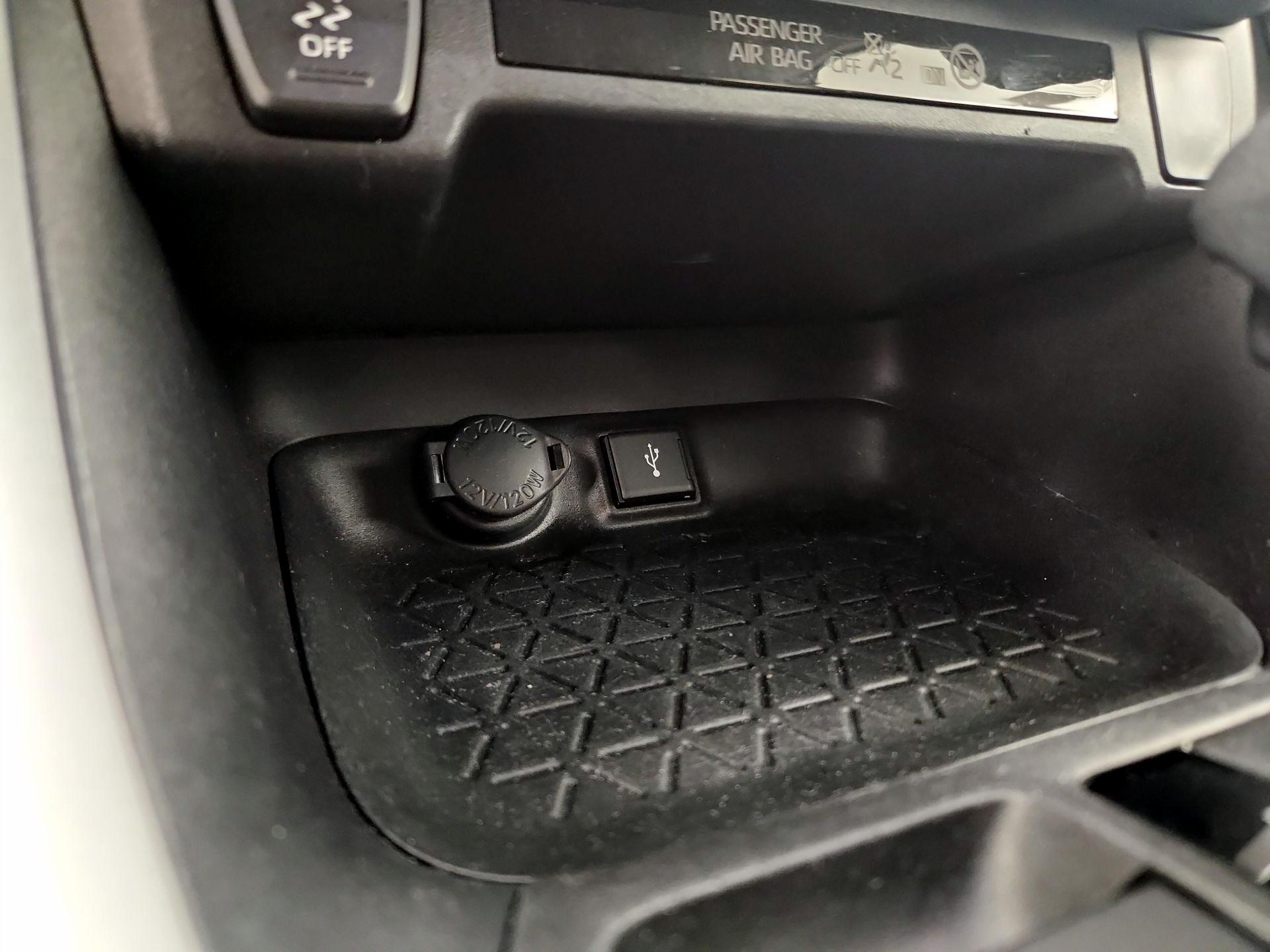 Thumbnail: 2022 Toyota RAV4 - 18