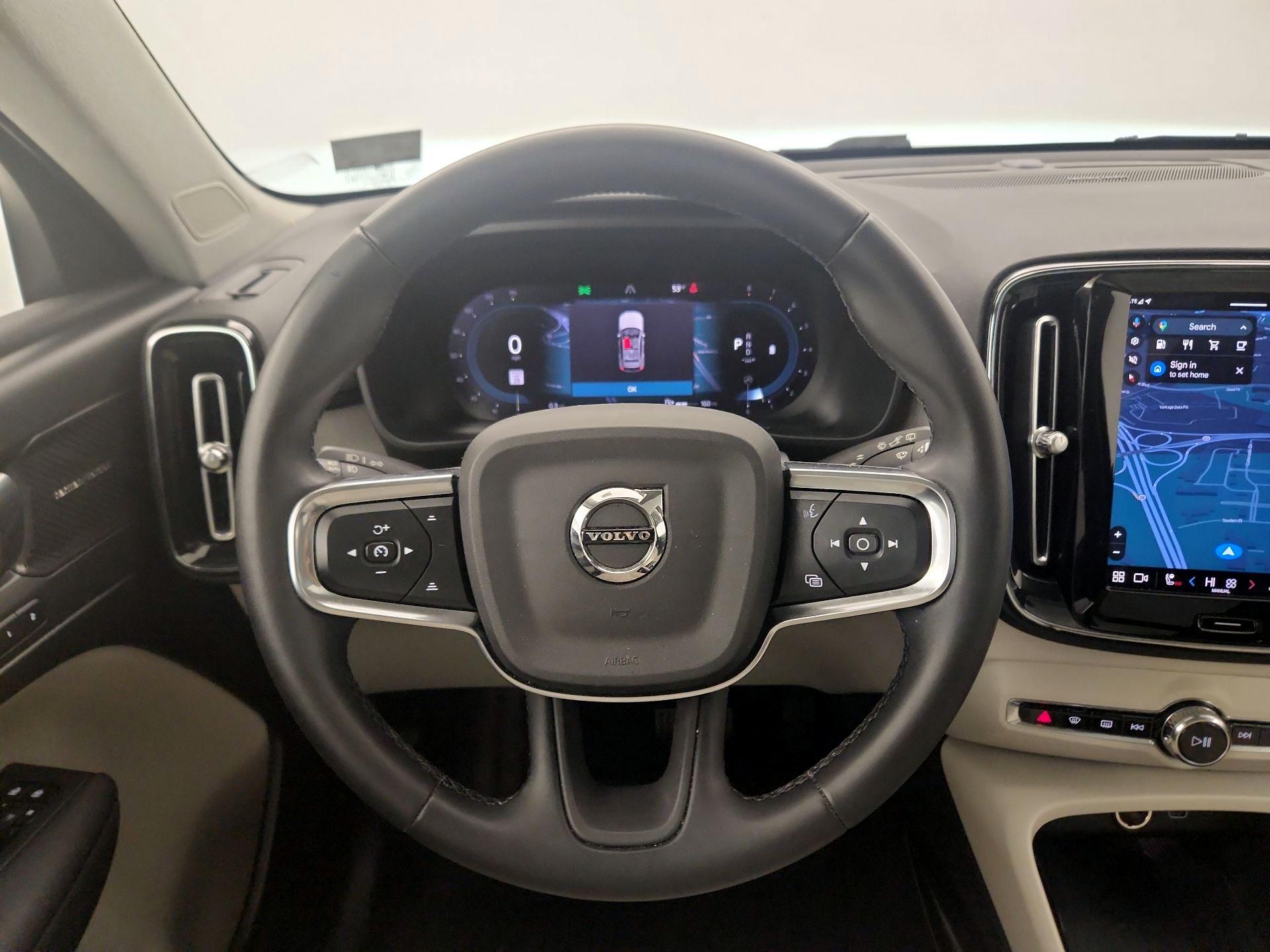 Thumbnail: 2023 Volvo XC40 - 10