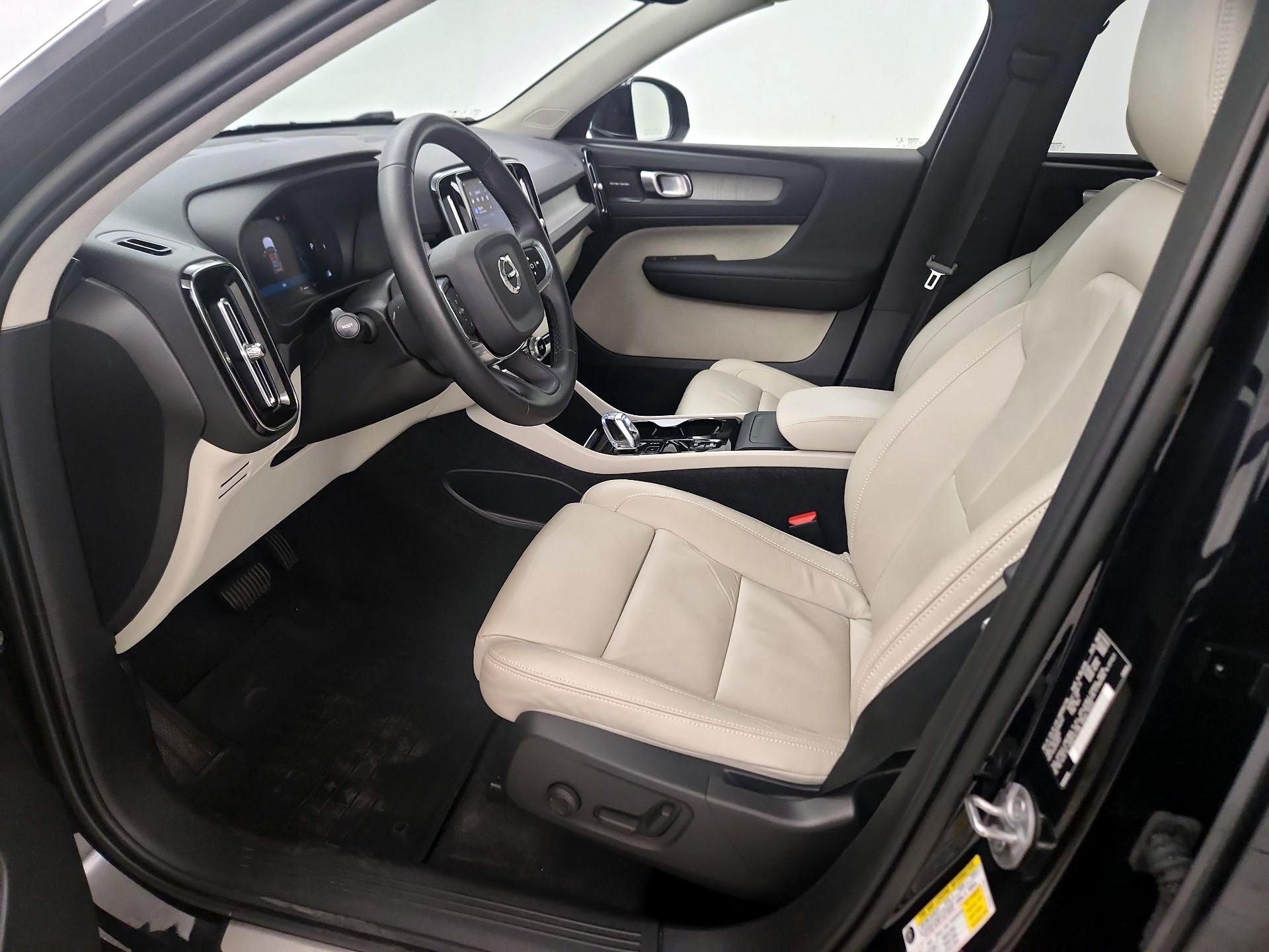 Thumbnail: 2023 Volvo XC40 - 11