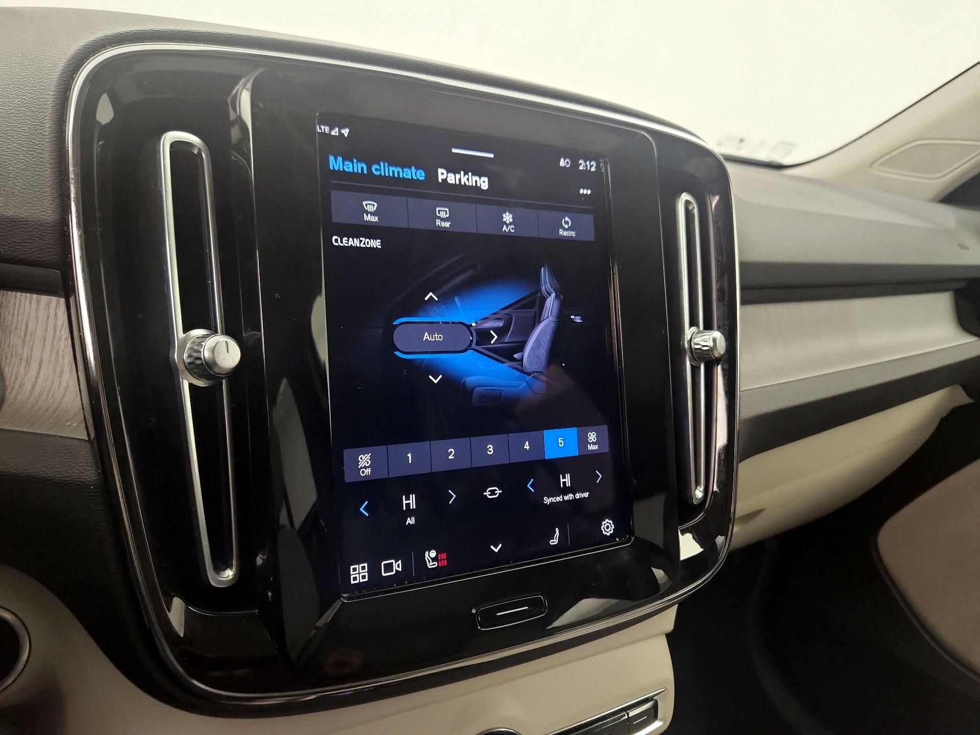 Thumbnail: 2023 Volvo XC40 - 16