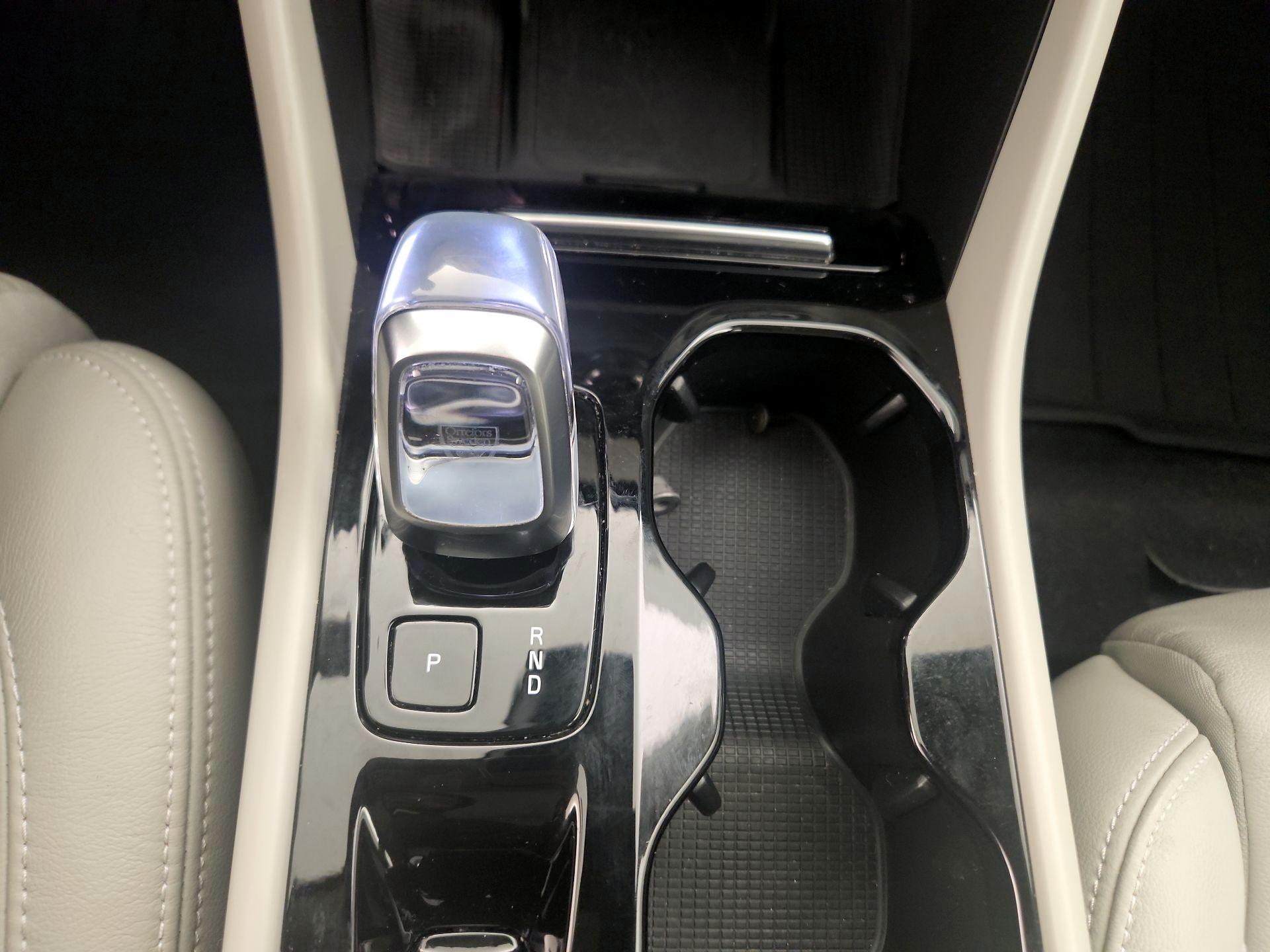 Thumbnail: 2023 Volvo XC40 - 17